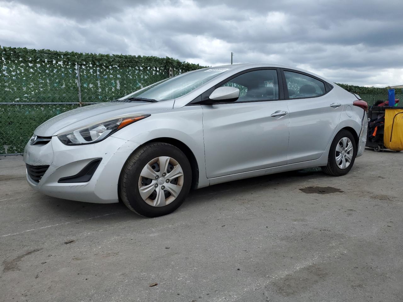 HYUNDAI ELANTRA 2016 5npdh4ae8gh752182