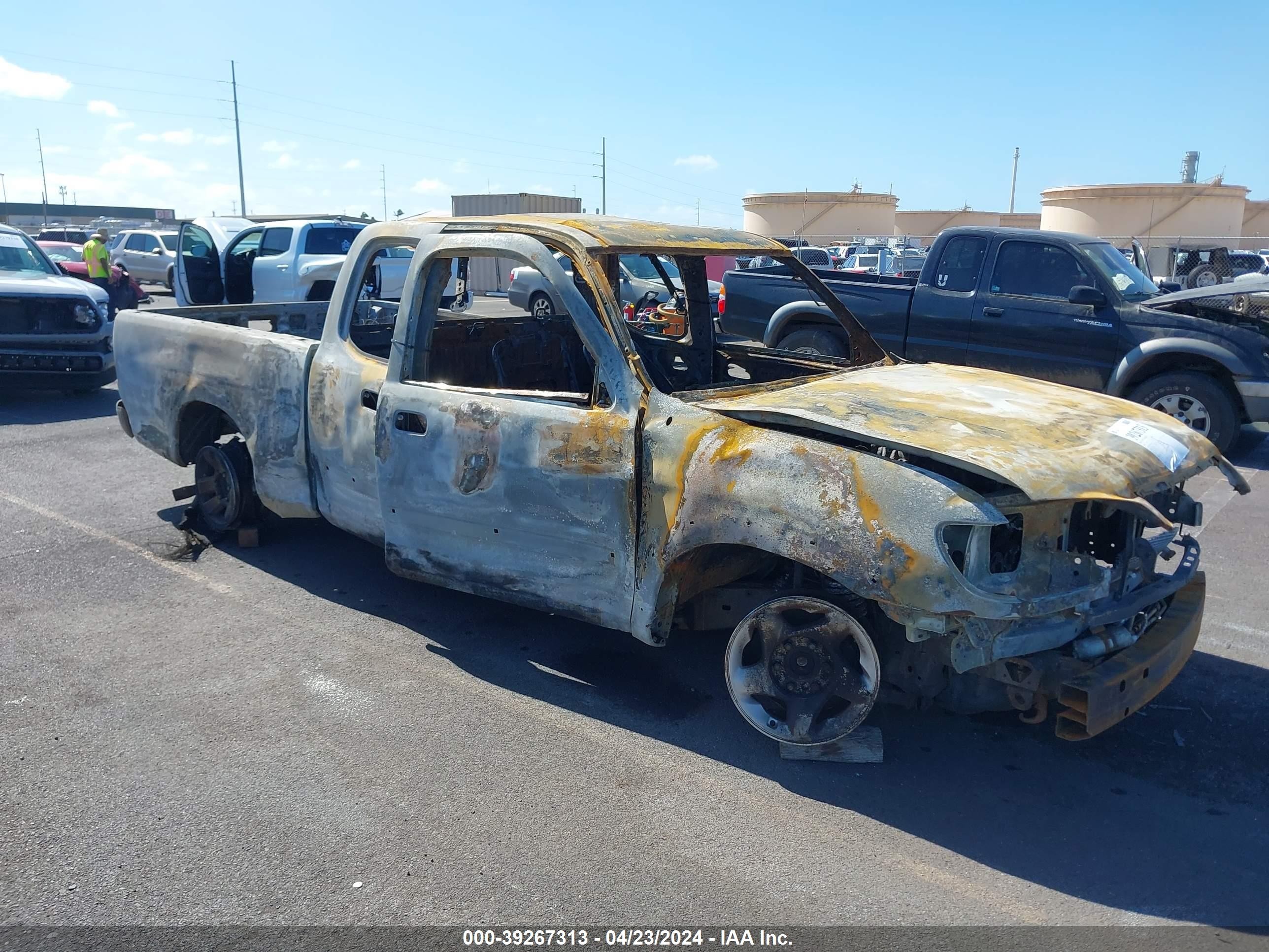 TOYOTA TUNDRA 2003 5tbrt34133s427301