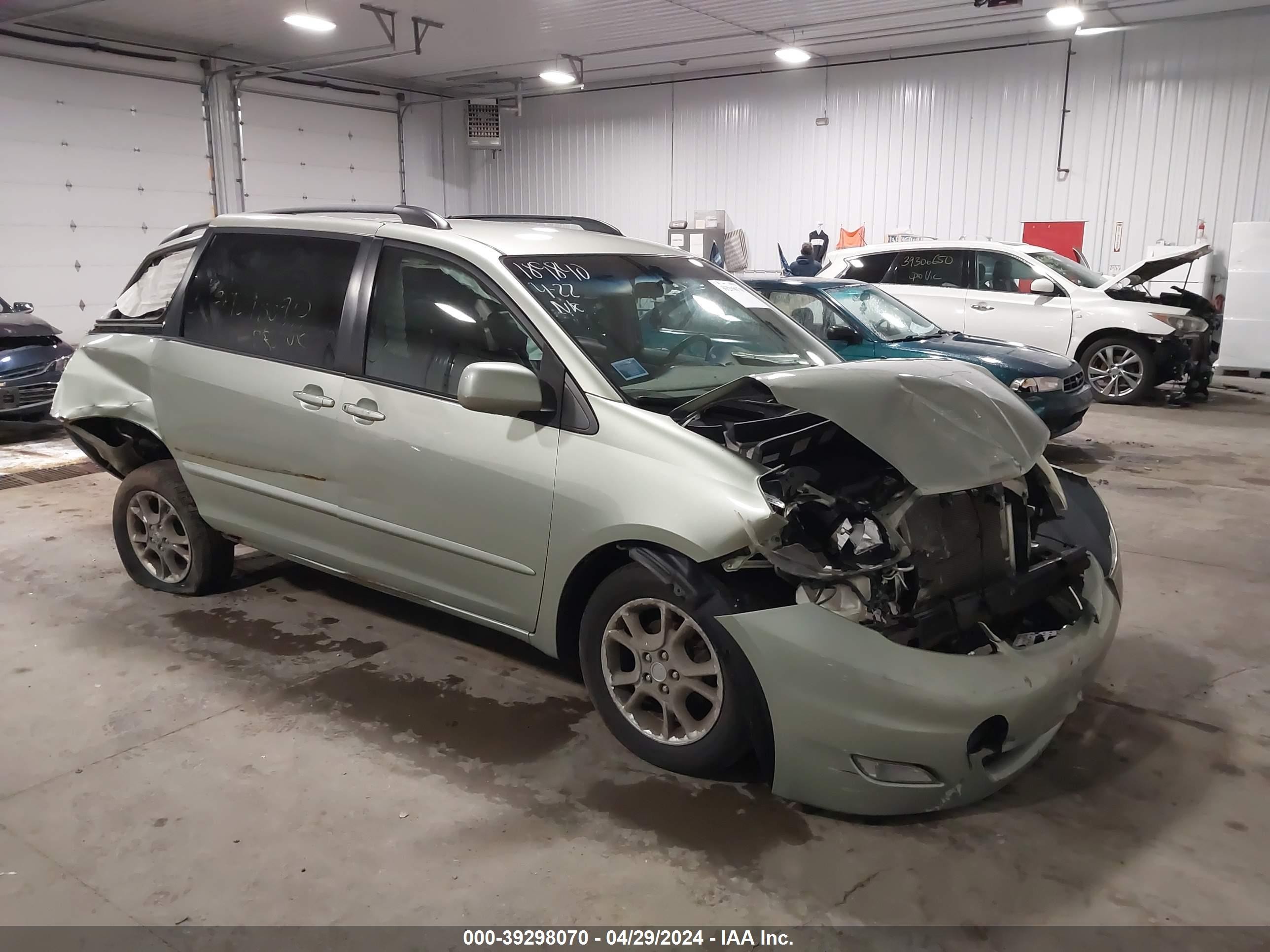 TOYOTA SIENNA 2006 5tdba22c76s062137