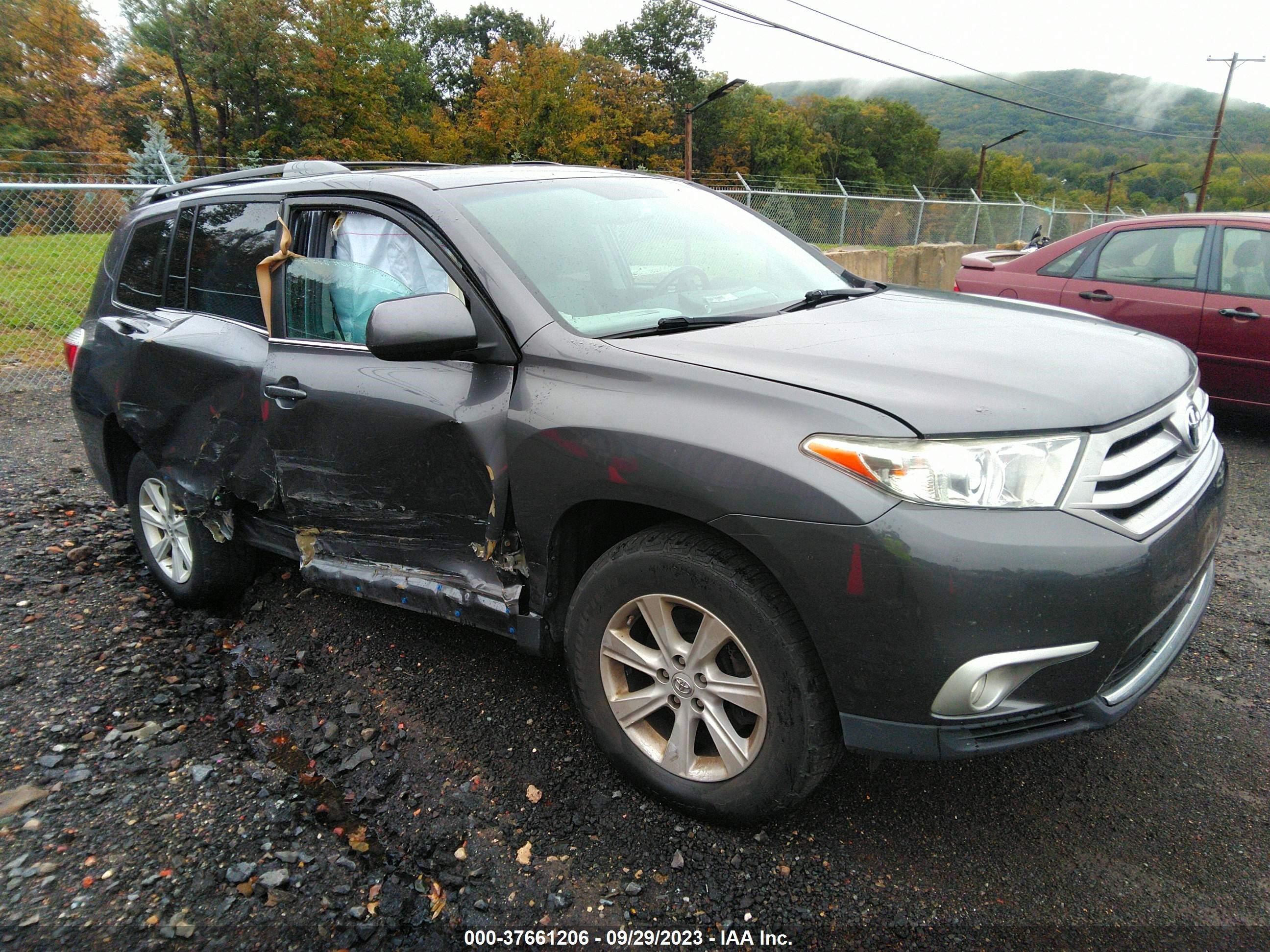 TOYOTA HIGHLANDER 2013 5tdbk3eh5ds267852