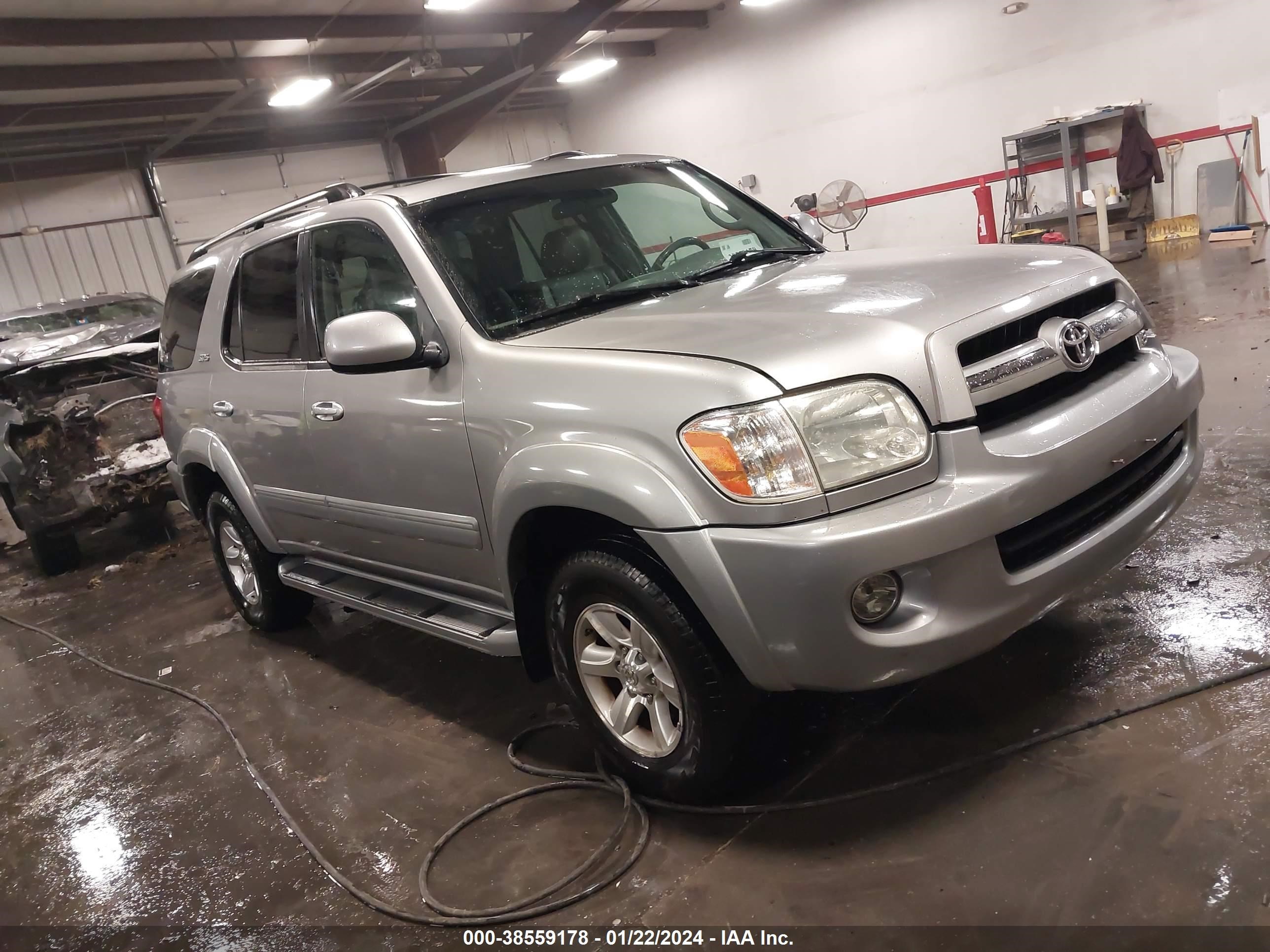 TOYOTA SEQUOIA 2005 5tdbt44a85s242081