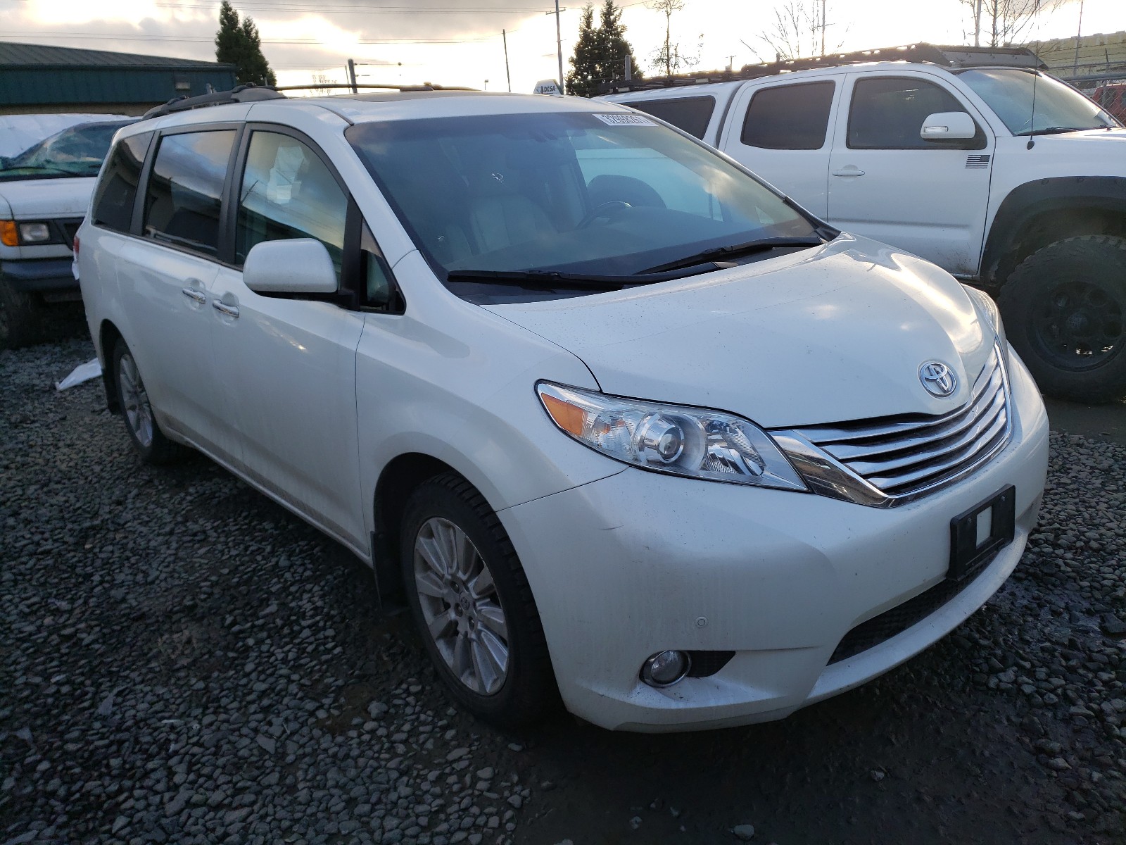 TOYOTA SIENNA XLE 2011 5tddk3dc5bs004000