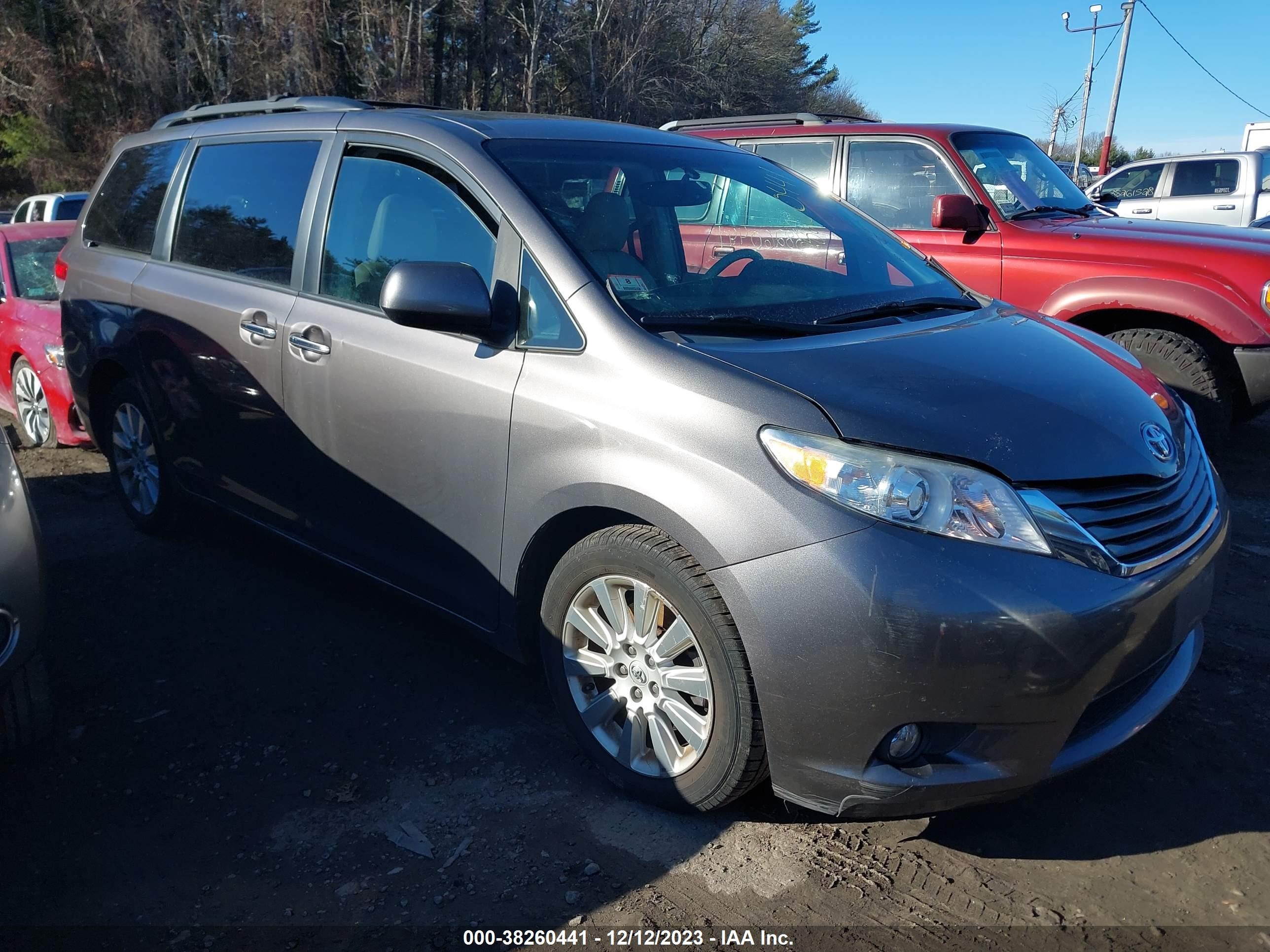 TOYOTA SIENNA 2011 5tddk3dc7bs026824