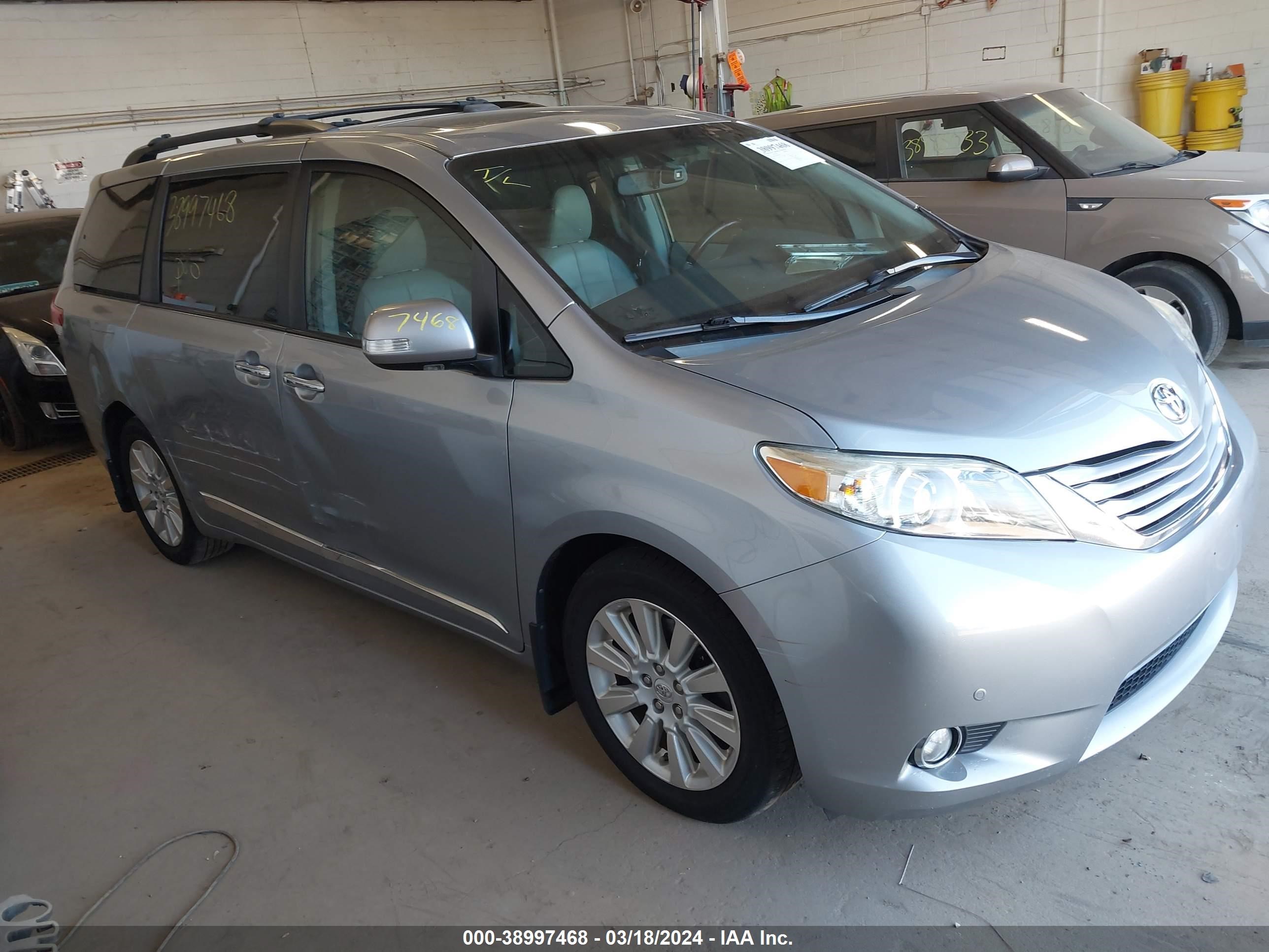 TOYOTA SIENNA 2013 5tddk3dc8ds049435