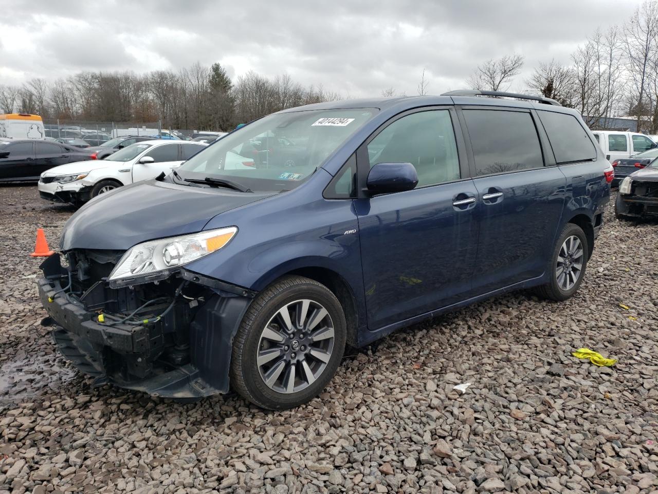 TOYOTA SIENNA 2018 5tddz3dc8js206615