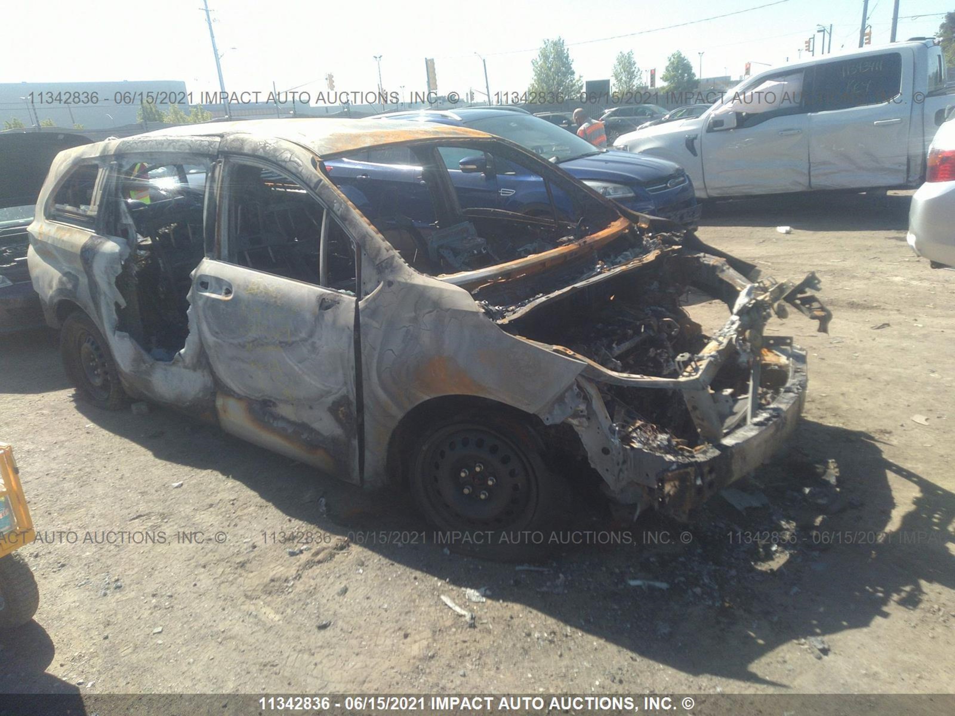 TOYOTA SIENNA 2021 5tdgrkec1ms001549