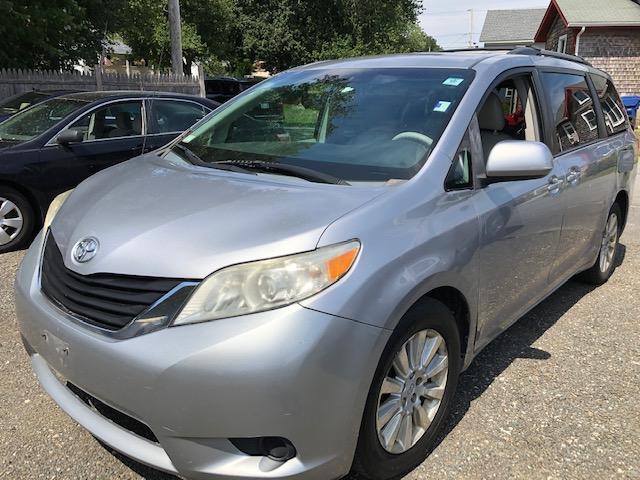 TOYOTA SIENNA LE 2011 5tdjk3dc2bs004670