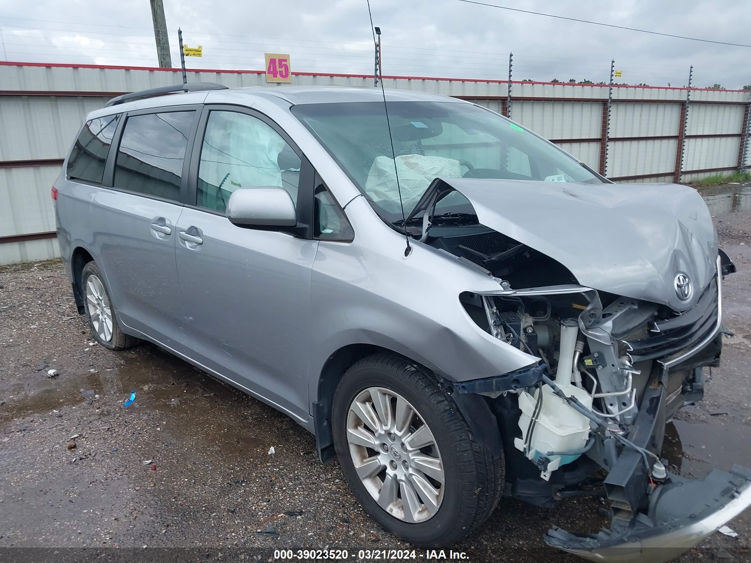 TOYOTA SIENNA 2012 5tdjk3dc5cs037339