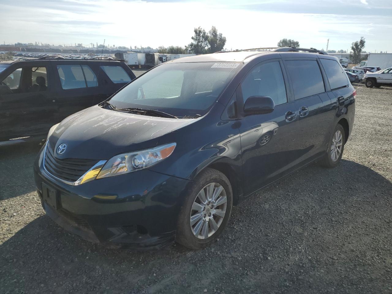 TOYOTA SIENNA 2011 5tdjk3dc6bs018376