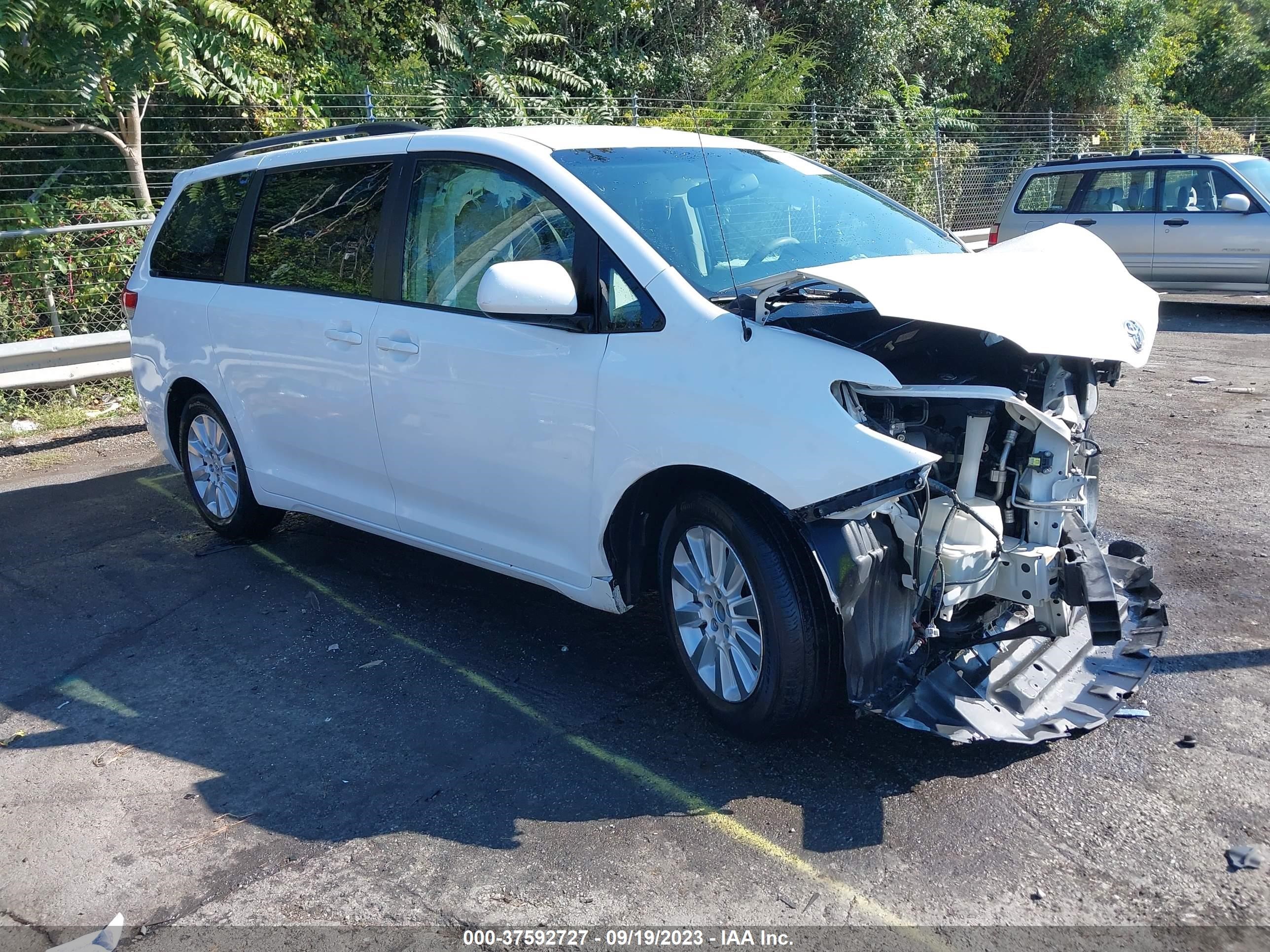 TOYOTA SIENNA 2013 5tdjk3dc6ds049968