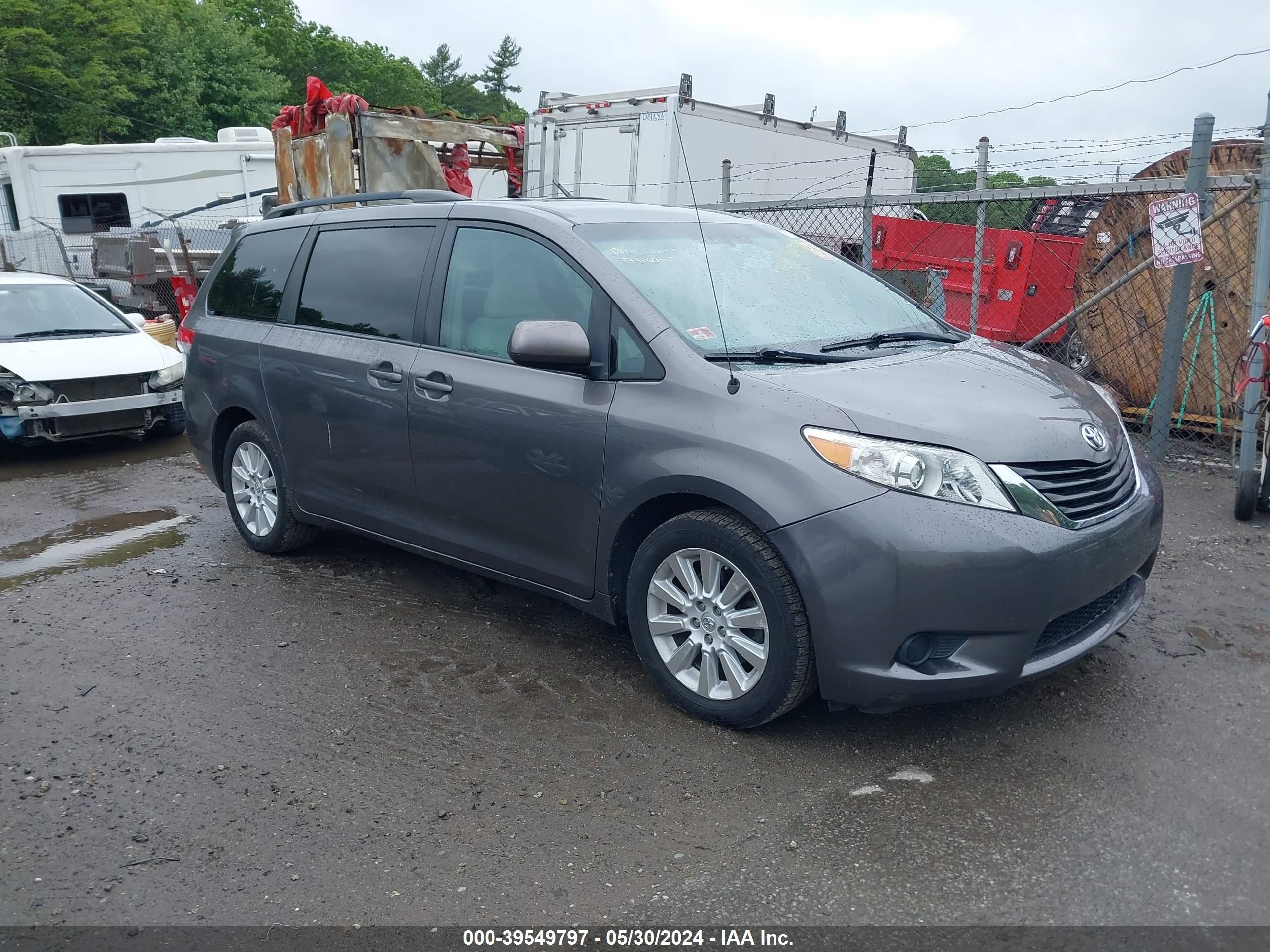 TOYOTA SIENNA 2013 5tdjk3dc6ds057875