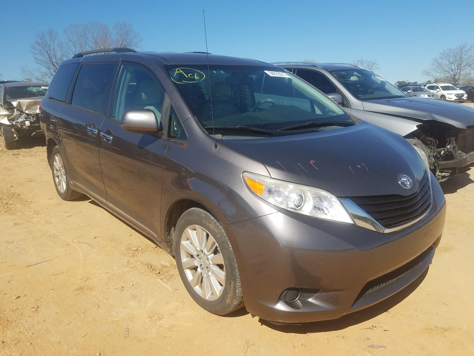 TOYOTA SIENNA LE 2011 5tdjk3dc9bs007677