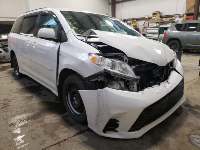 TOYOTA SIENNA LE 2018 5tdjz3dc8js200171