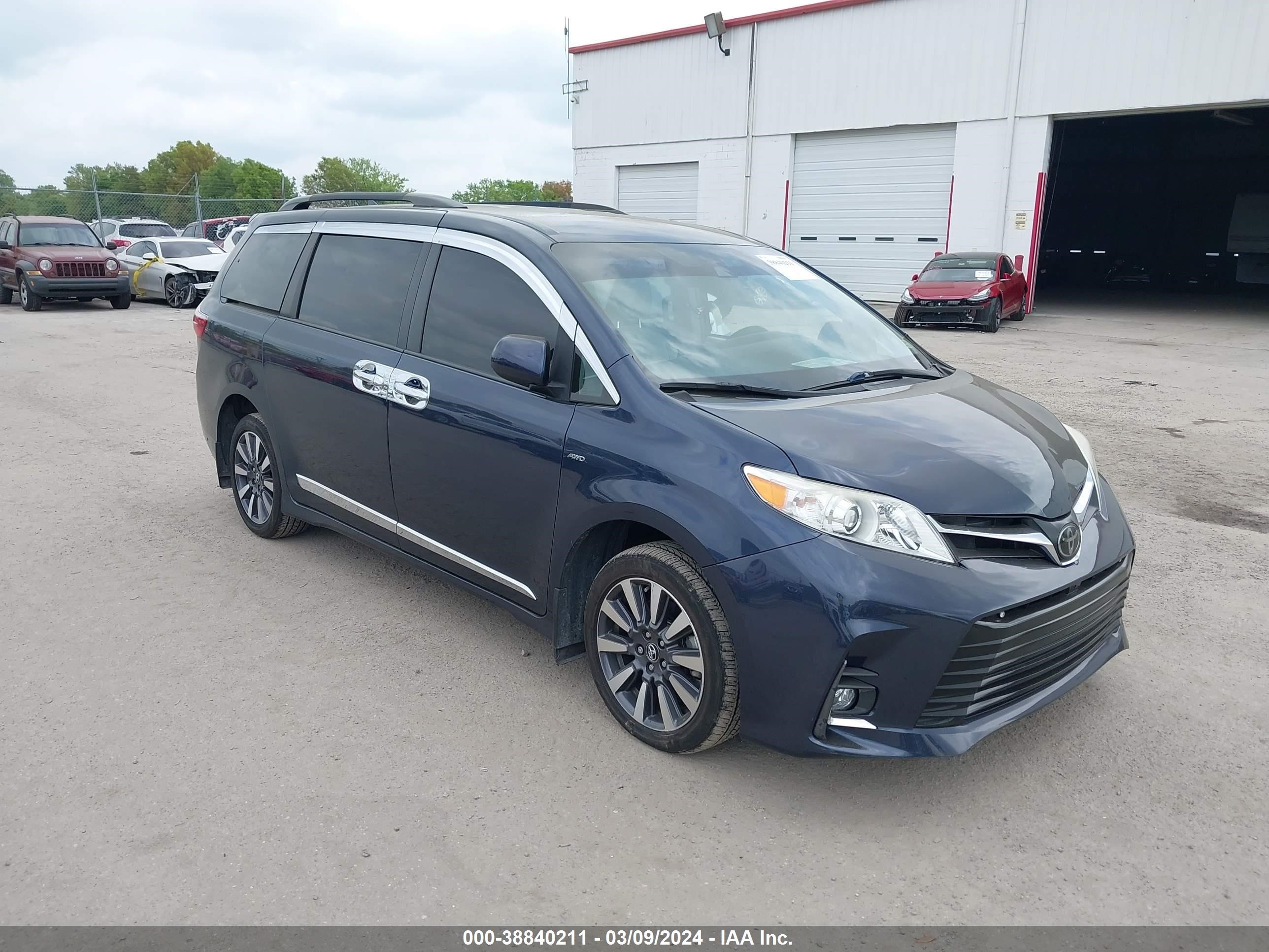 TOYOTA SIENNA 2018 5tdjz3dc9js205959