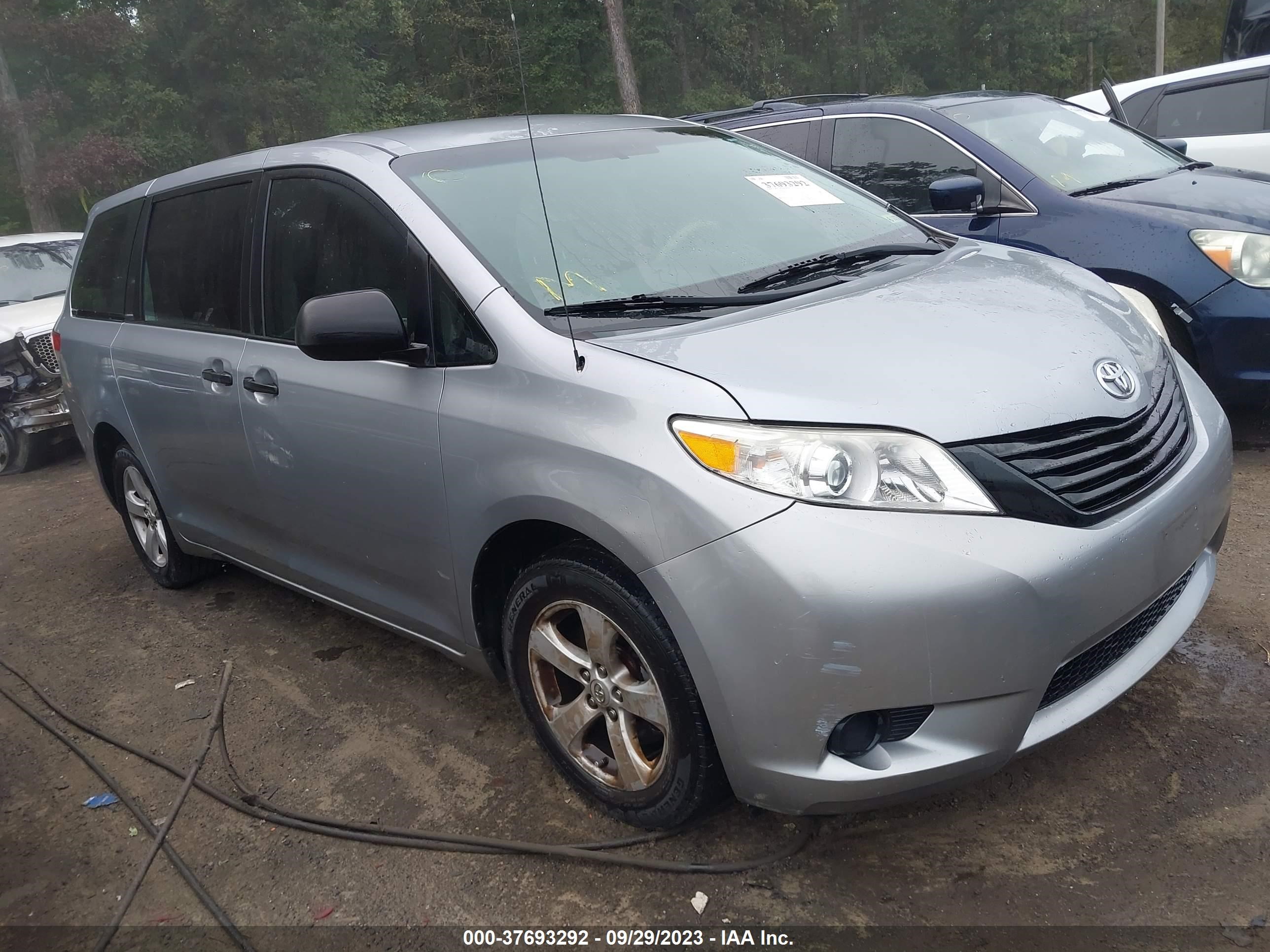 TOYOTA SIENNA 2011 5tdka3dc2bs009066