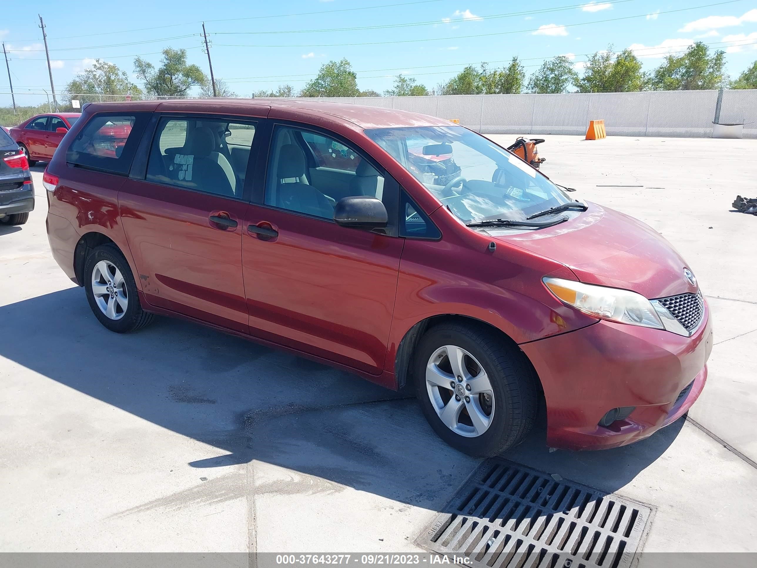 TOYOTA SIENNA 2011 5tdka3dc3bs003258