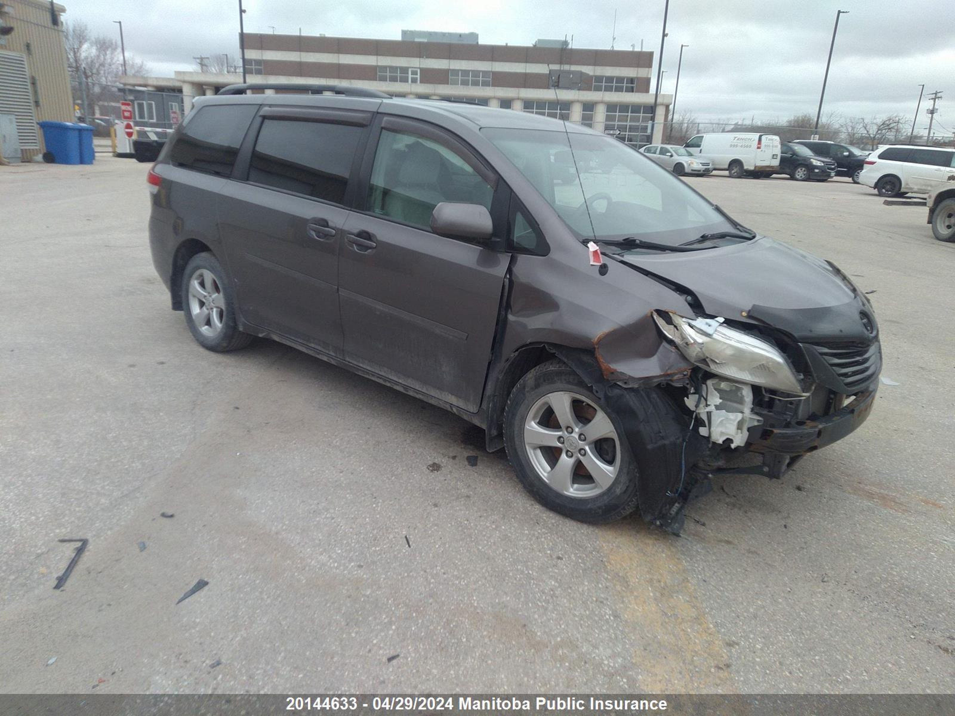 TOYOTA SIENNA 2011 5tdka3dc4bs004418