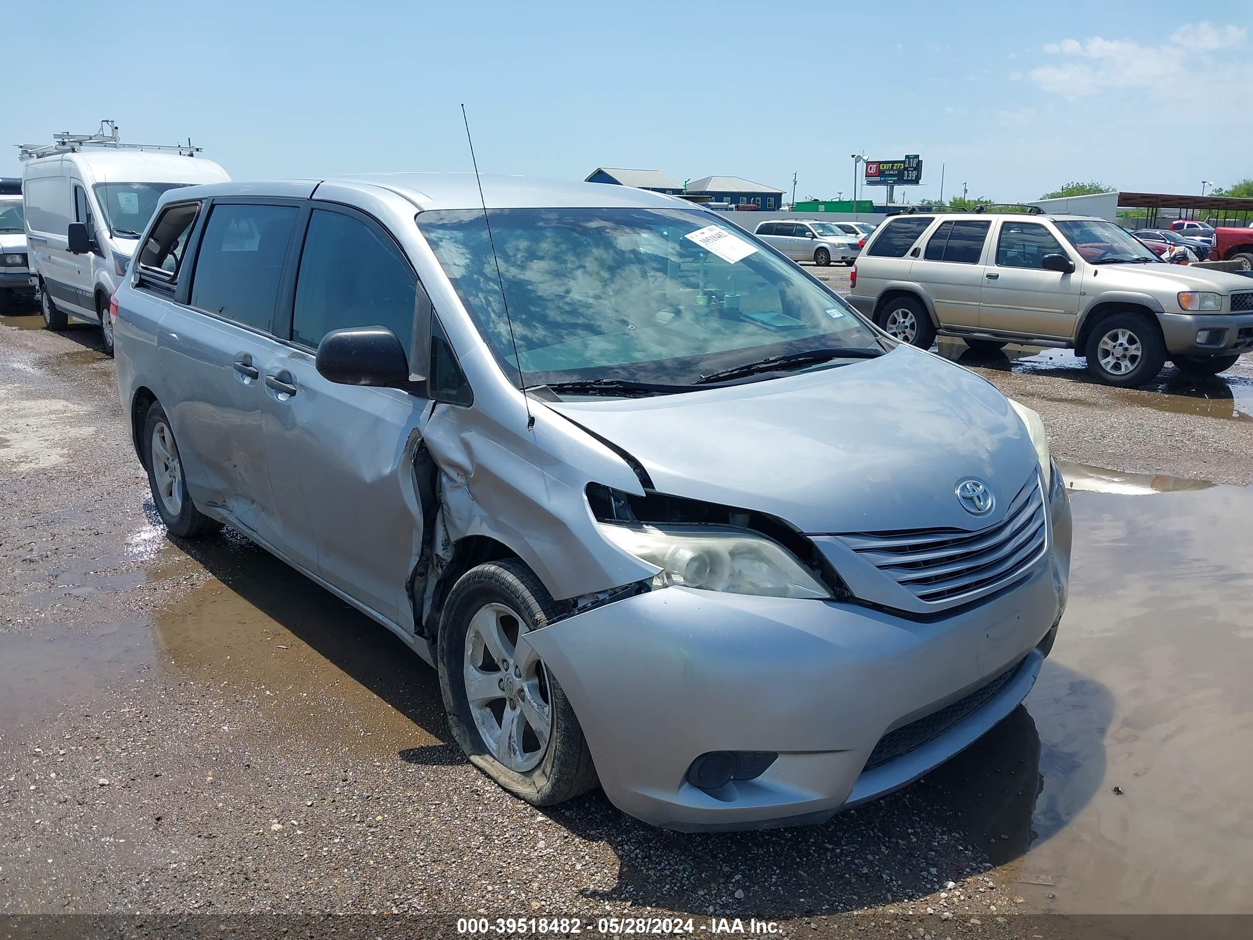 TOYOTA SIENNA 2011 5tdka3dc5bs006078