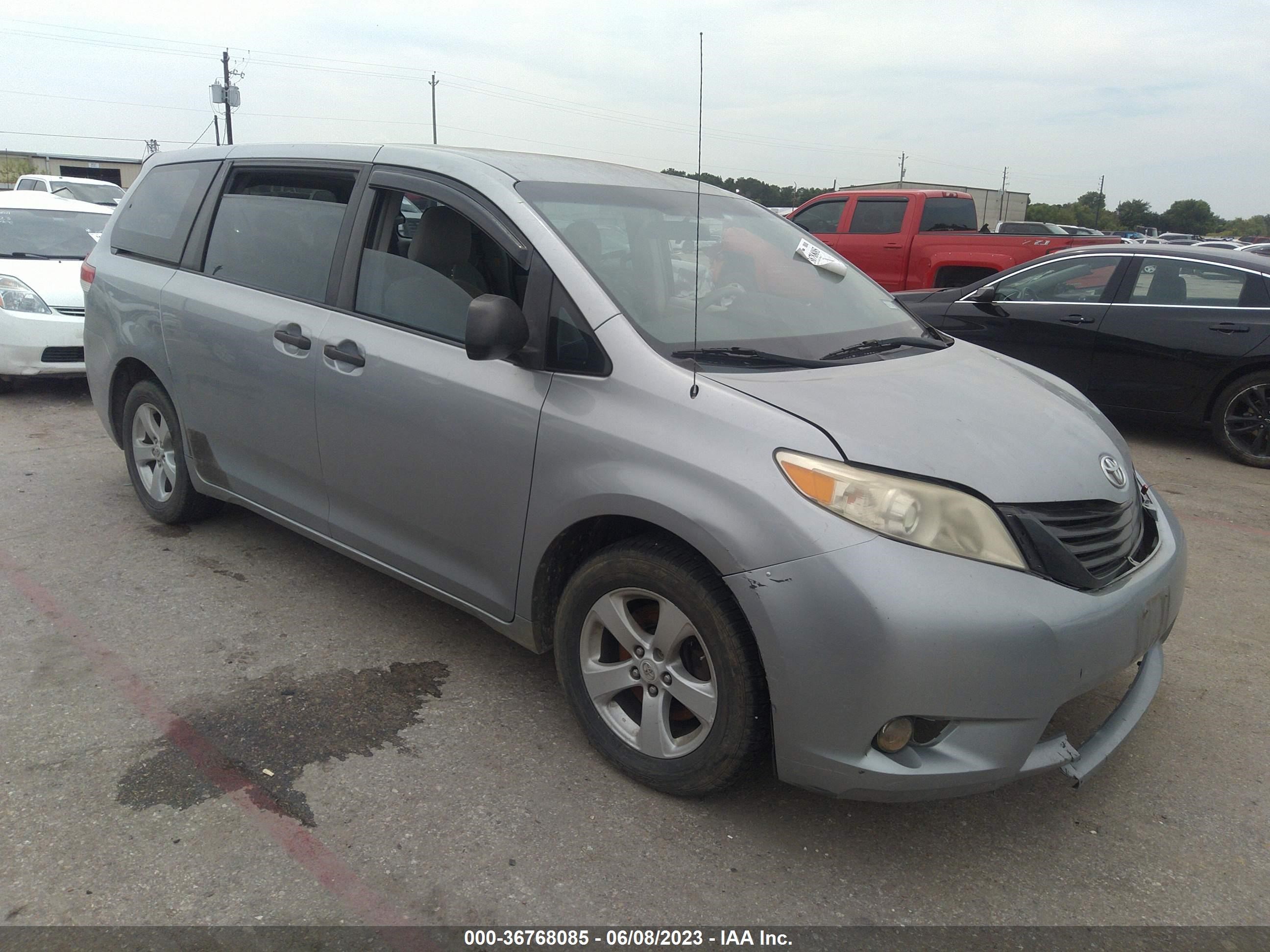 TOYOTA SIENNA 2011 5tdka3dc9bs004365