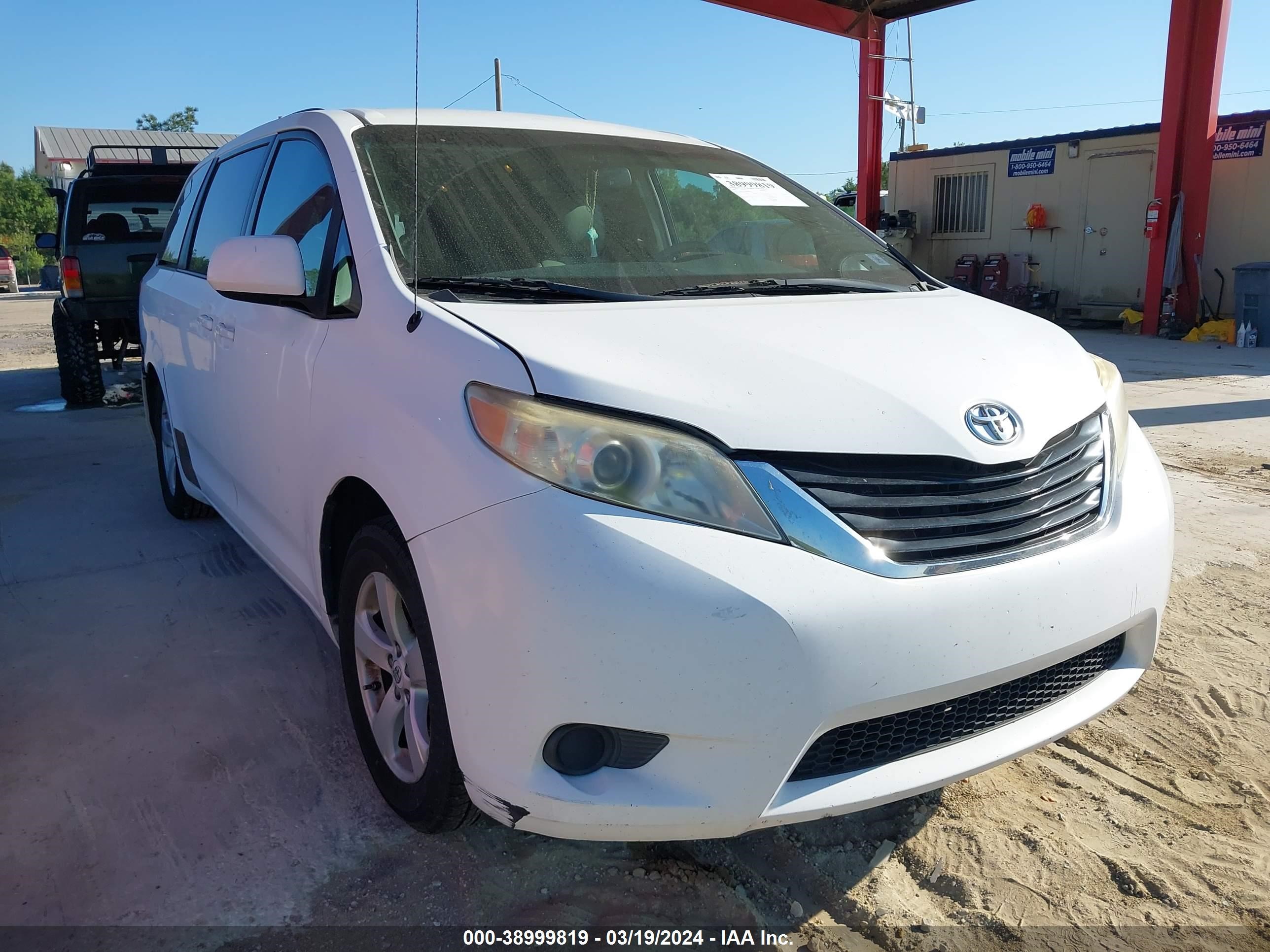 TOYOTA SIENNA 2011 5tdka3dcxbs008411