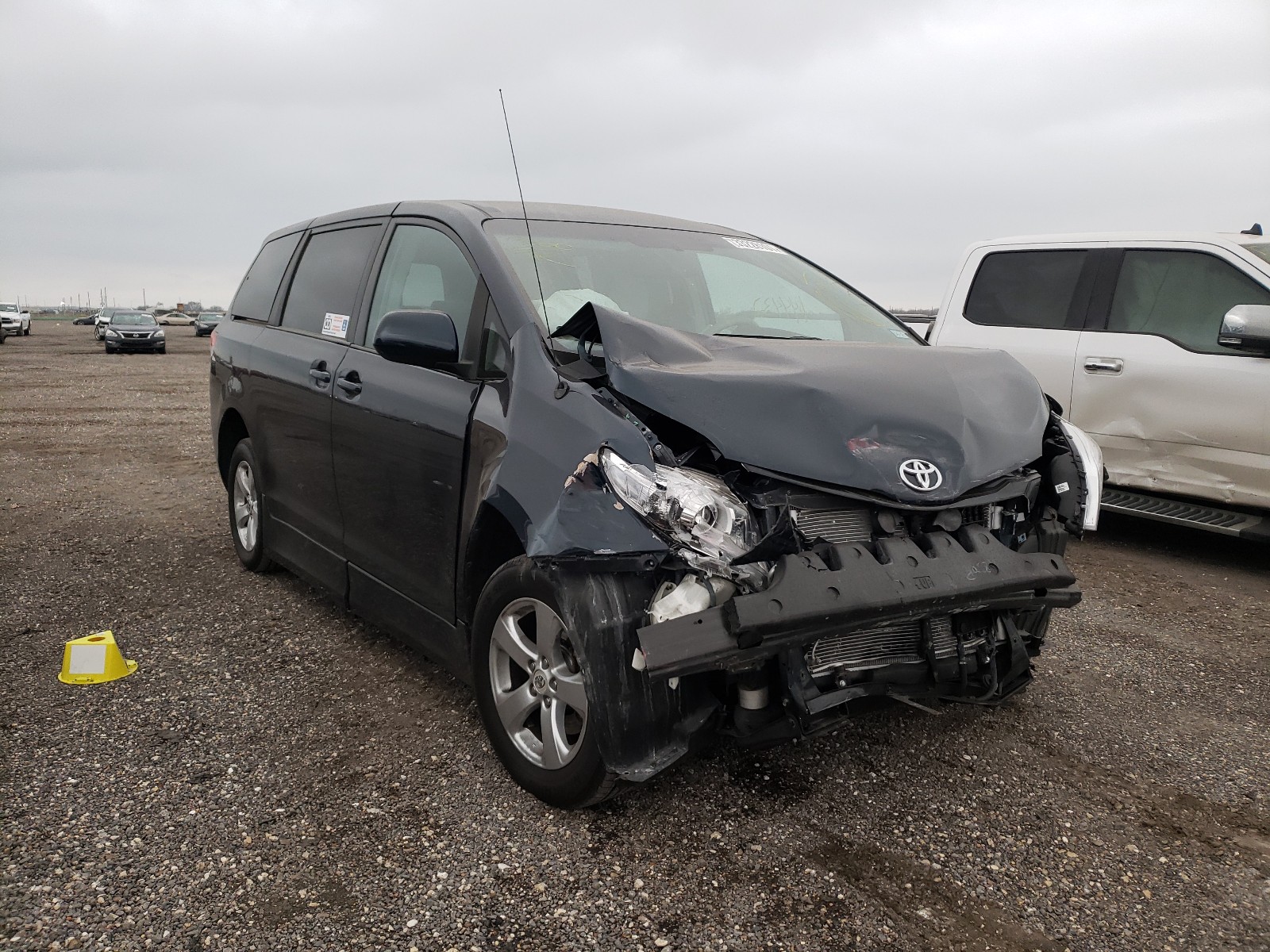 TOYOTA SIENNA LE 2011 5tdkk3dc0bs123144