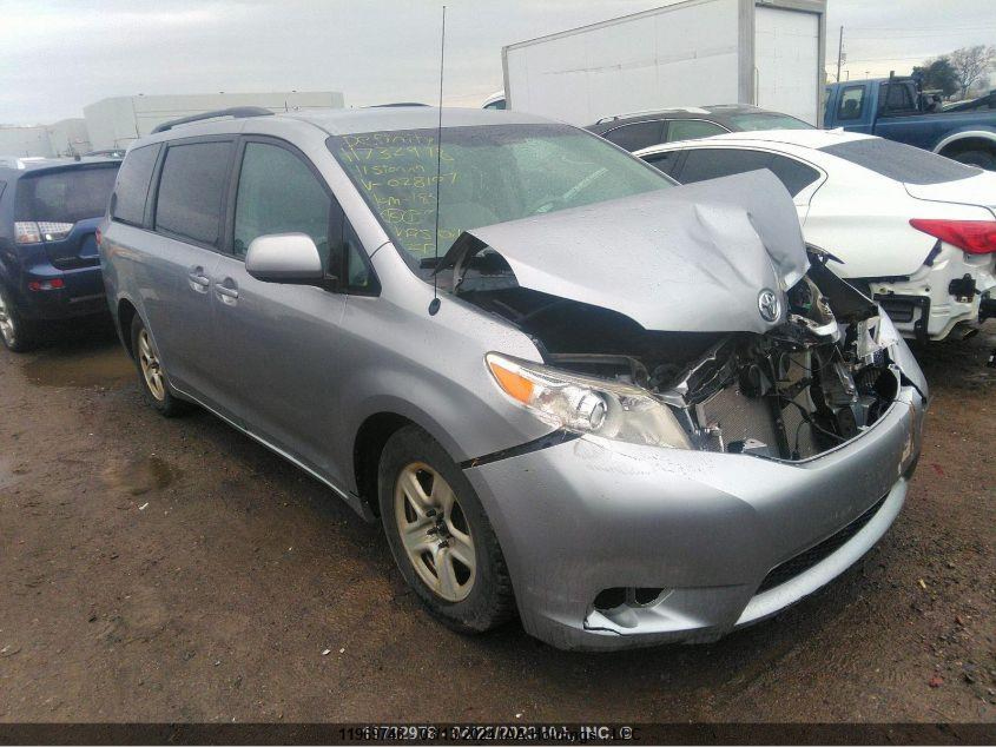 TOYOTA SIENNA 2011 5tdkk3dc1bs028107