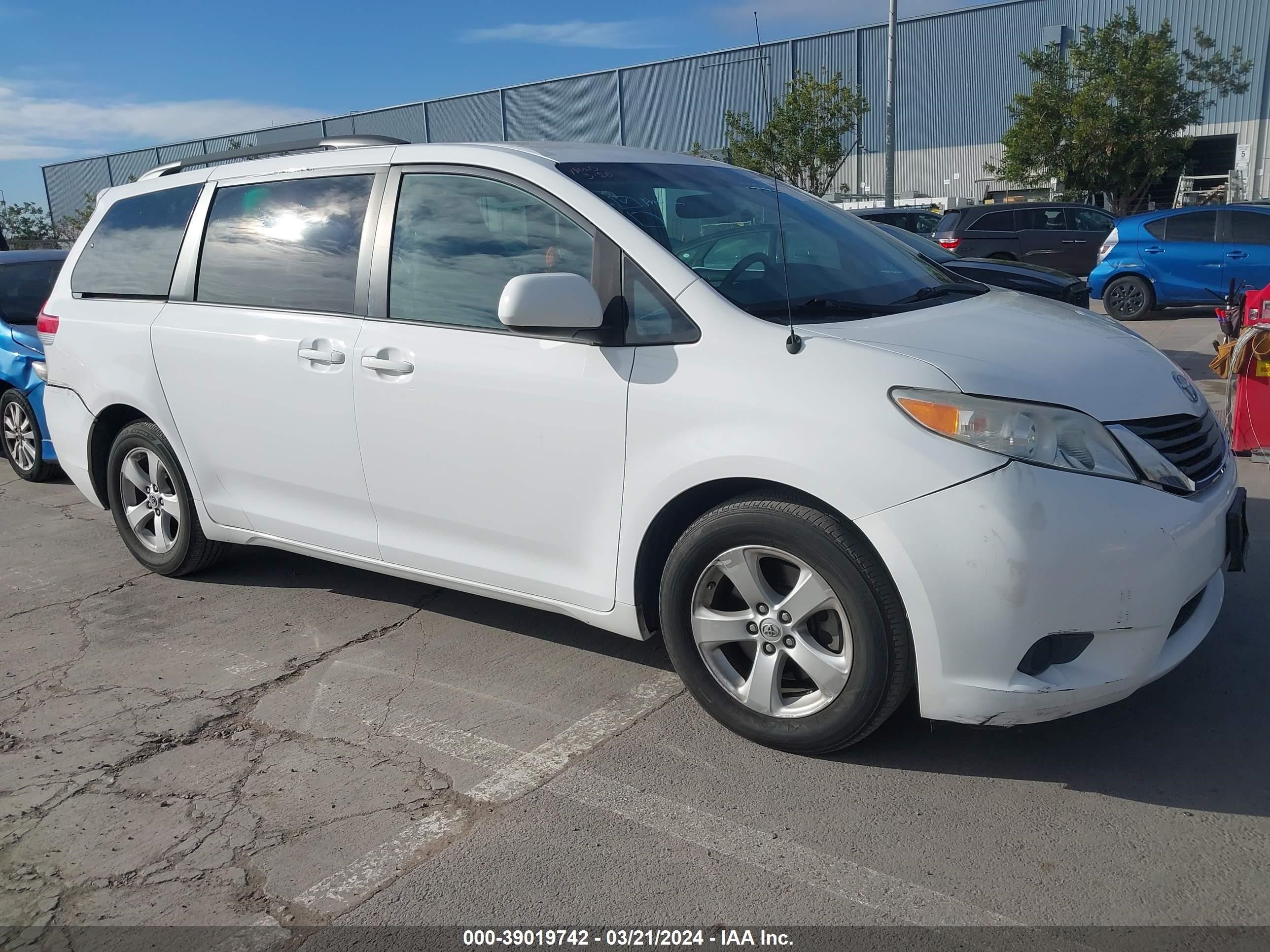 TOYOTA SIENNA 2014 5tdkk3dc2es414006