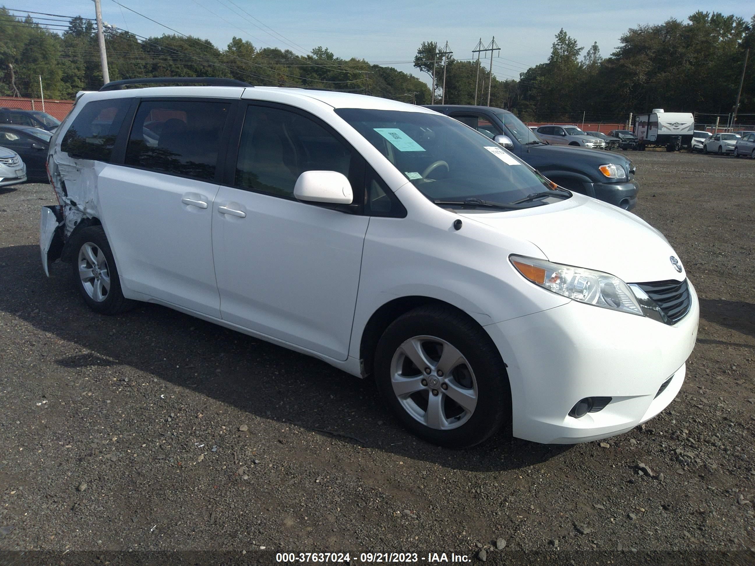 TOYOTA SIENNA 2011 5tdkk3dc3bs166330