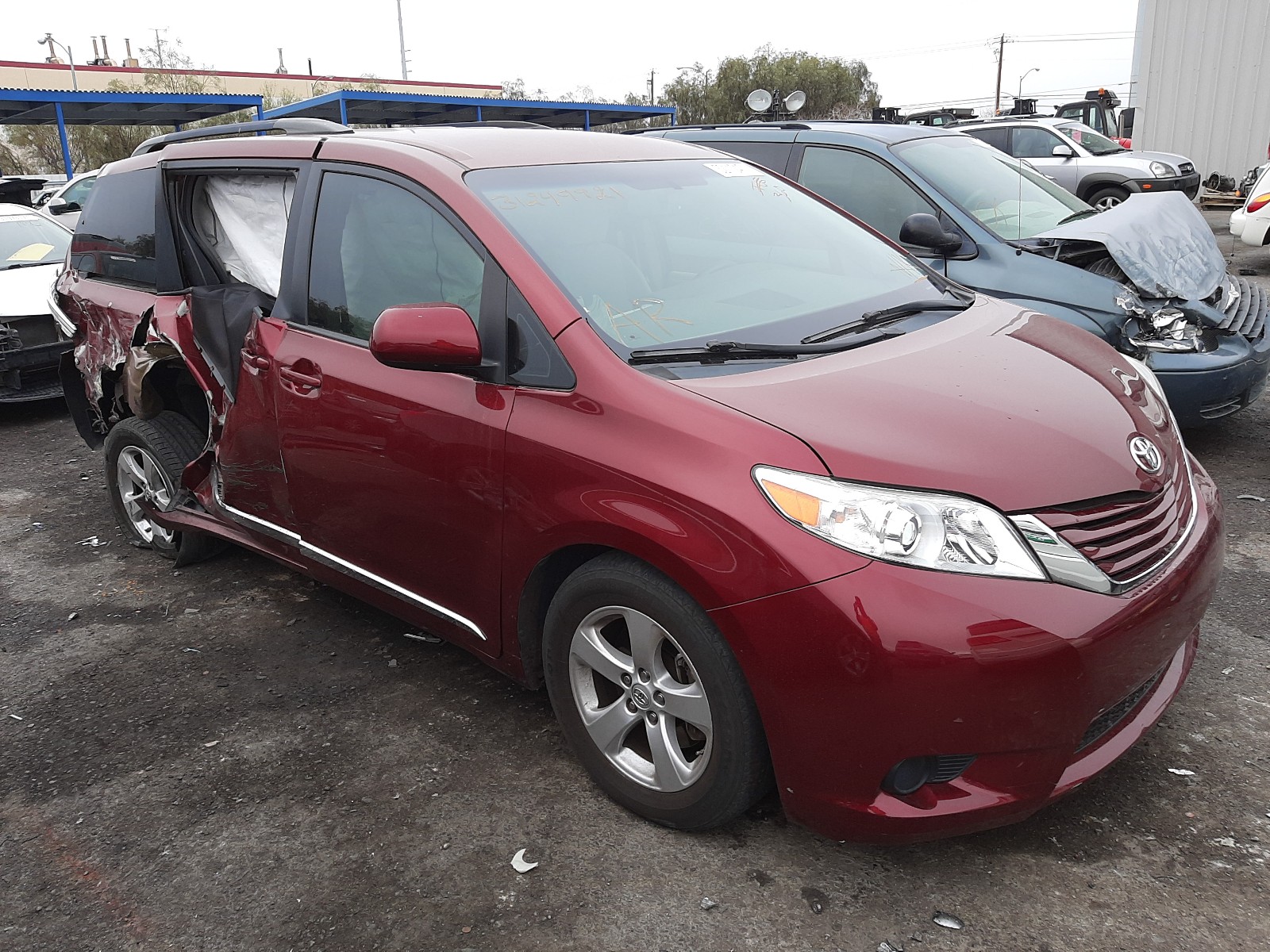 TOYOTA SIENNA LE 2016 5tdkk3dc3gs702829