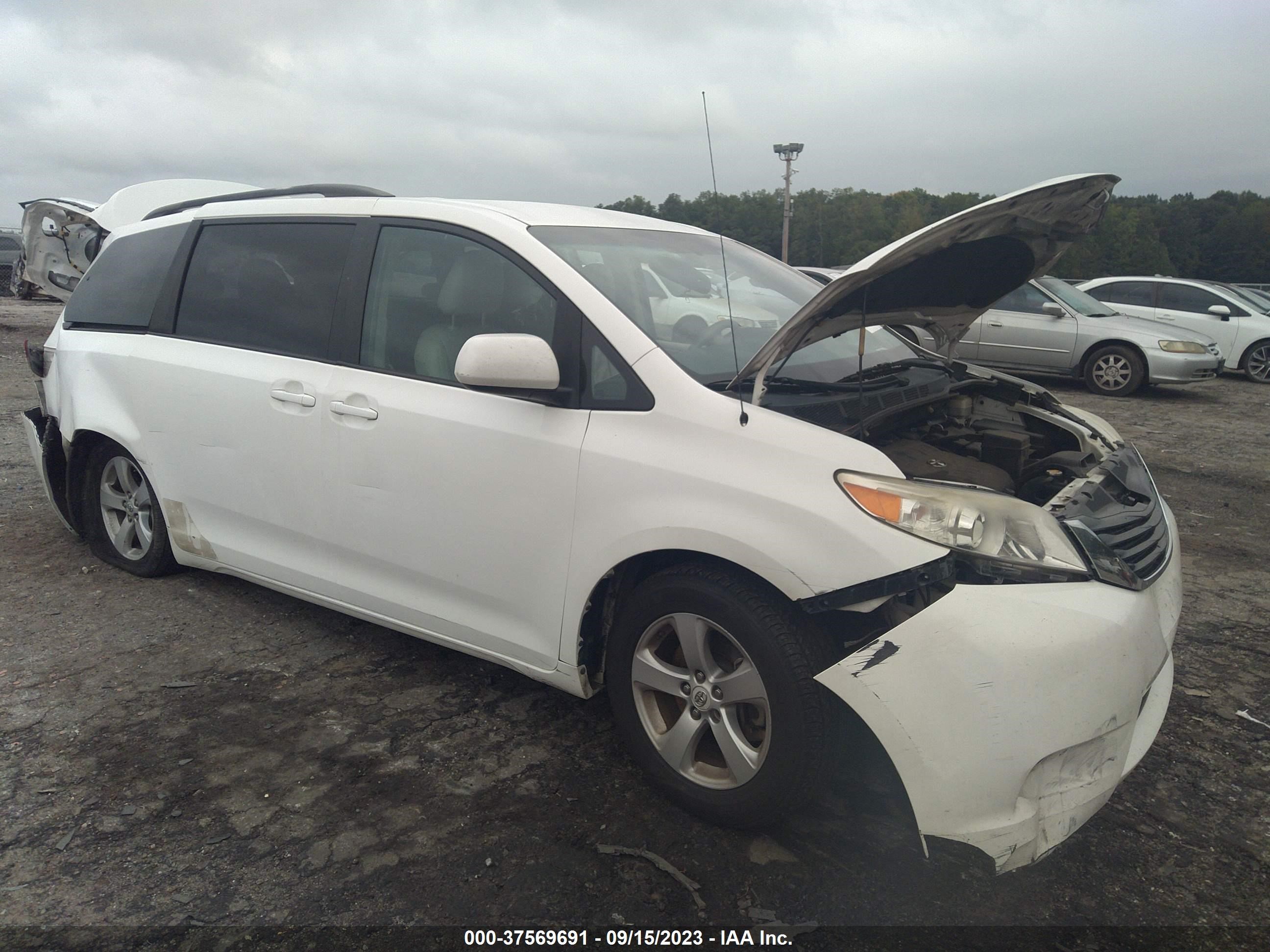 TOYOTA SIENNA 2011 5tdkk3dc4bs117900