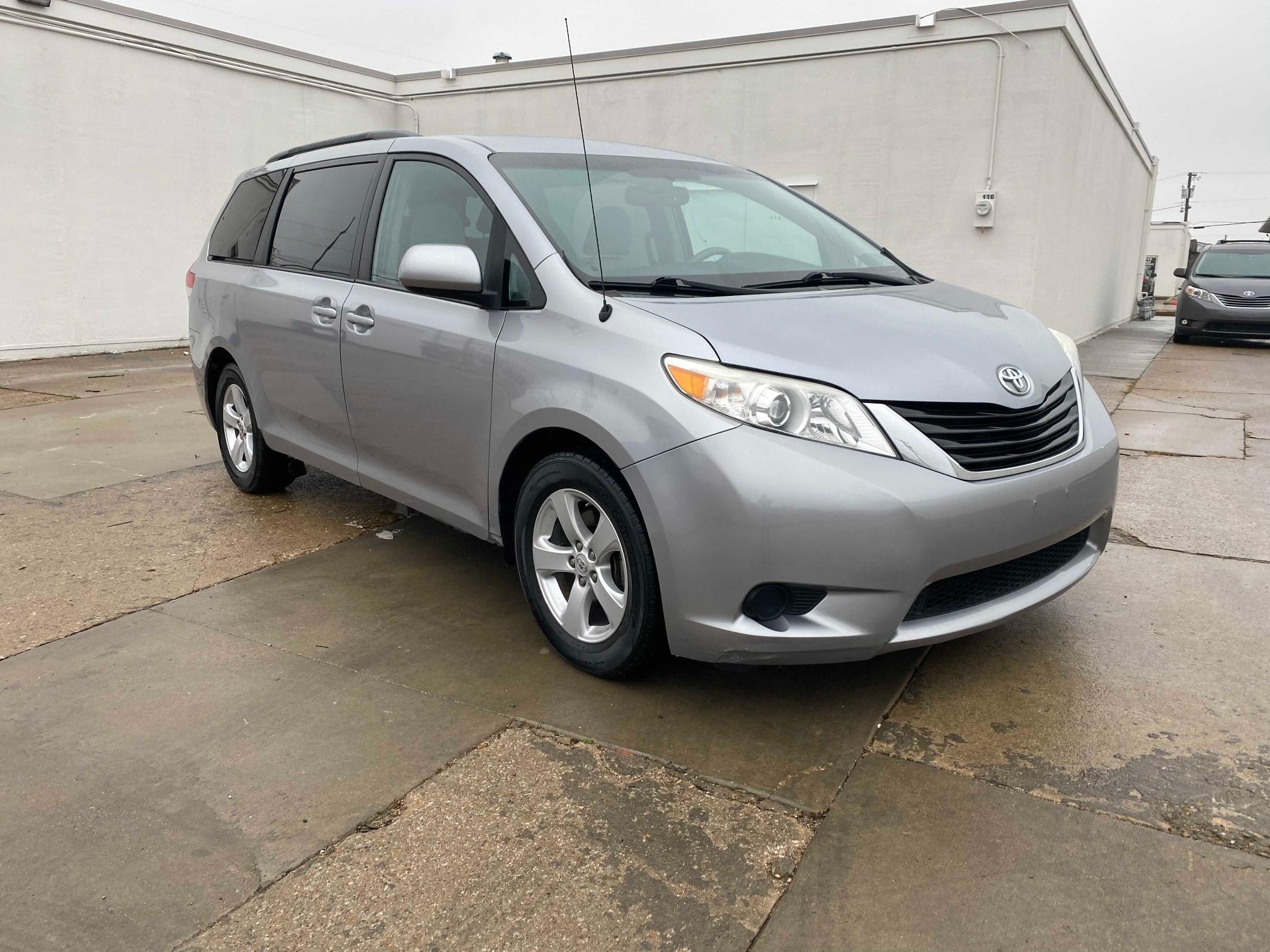 TOYOTA SIENNA LE 2013 5tdkk3dc4ds325147