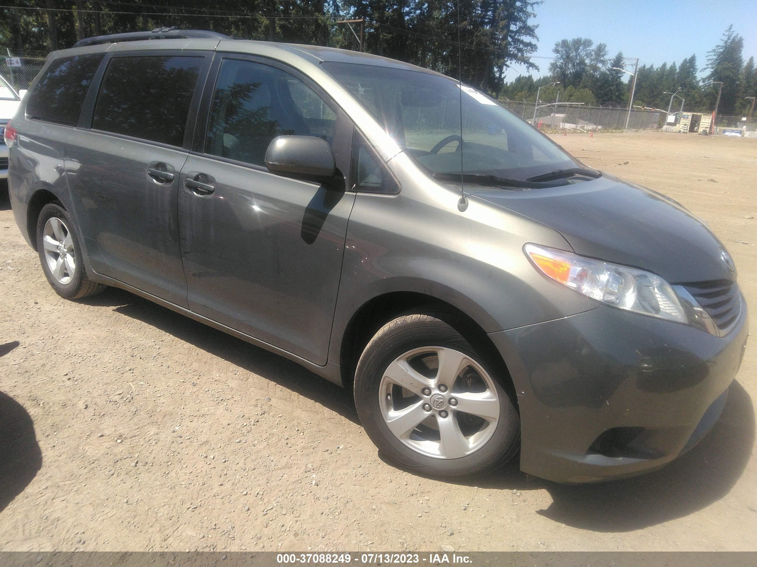 TOYOTA SIENNA 2011 5tdkk3dc5bs006496