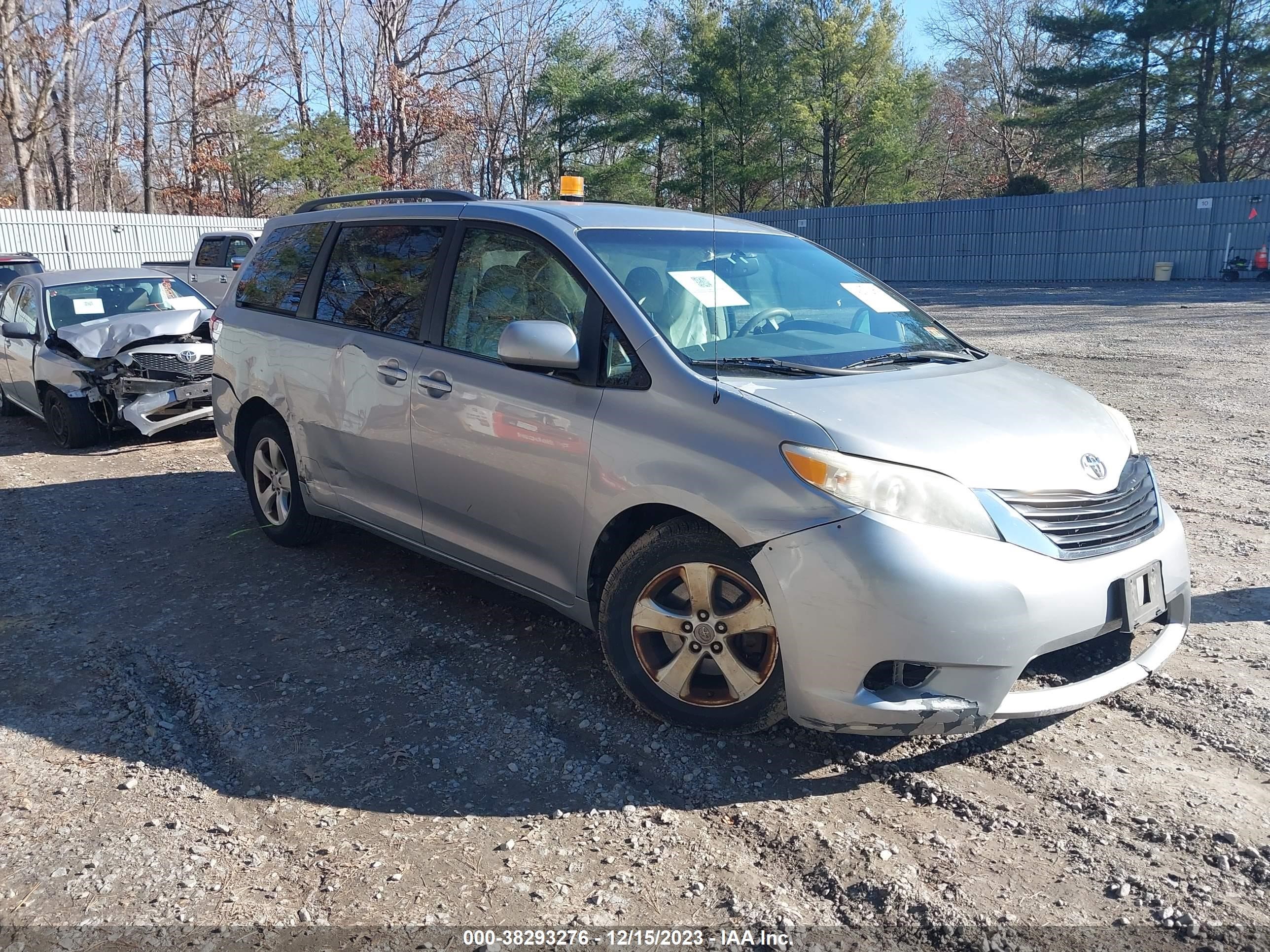 TOYOTA SIENNA 2011 5tdkk3dc5bs024688