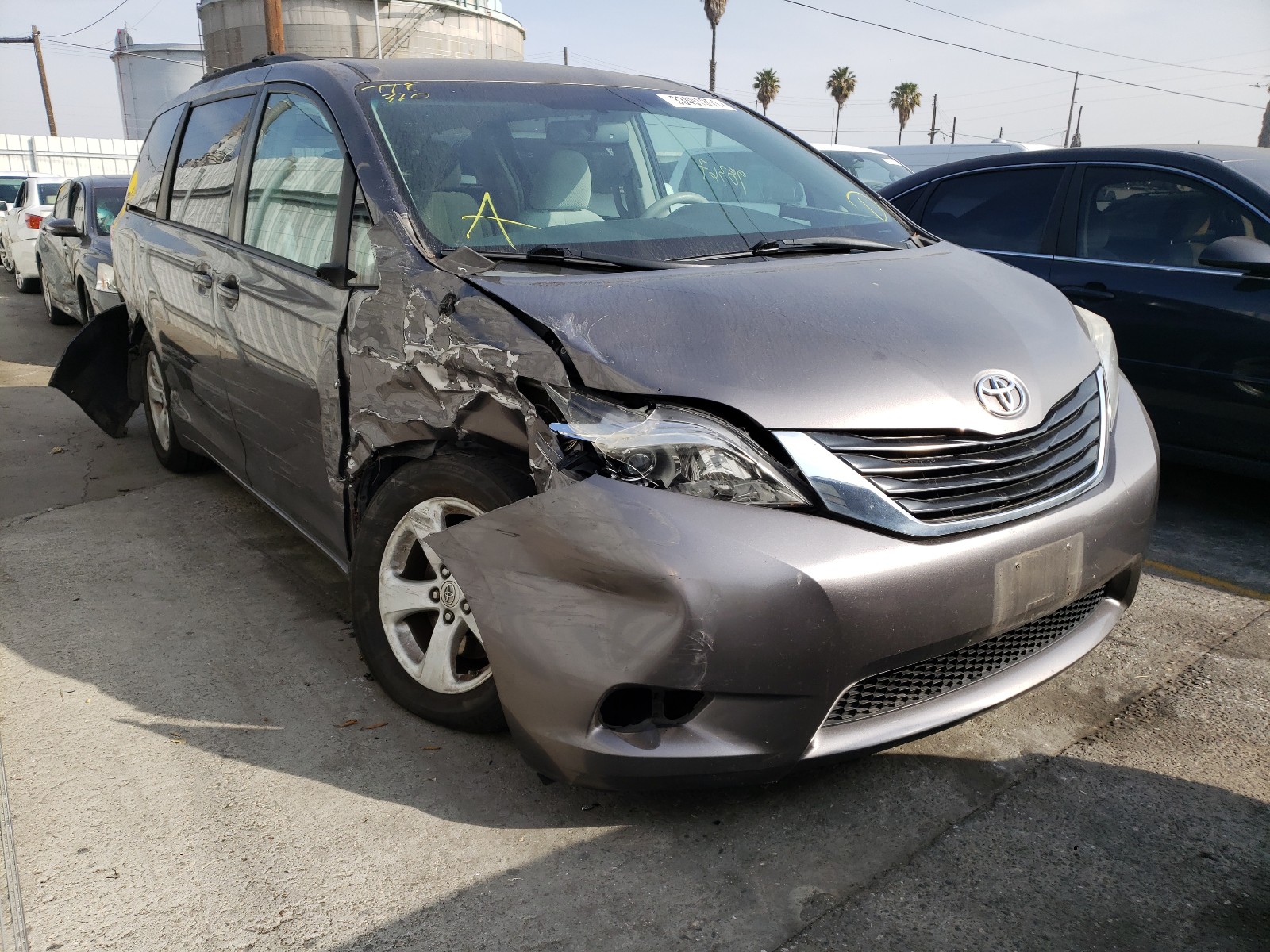 TOYOTA SIENNA LE 2011 5tdkk3dc8bs152665