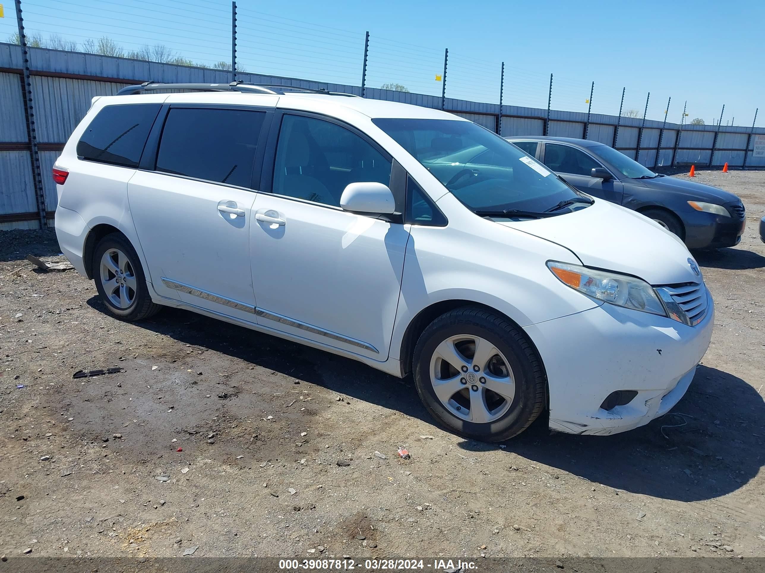 TOYOTA SIENNA 2015 5tdkk3dc8fs573436