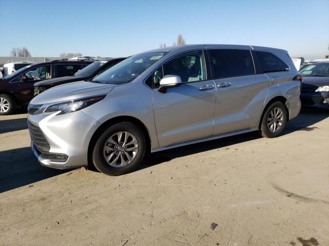 TOYOTA SIENNA LE 2022 5tdkrkec1ns104434