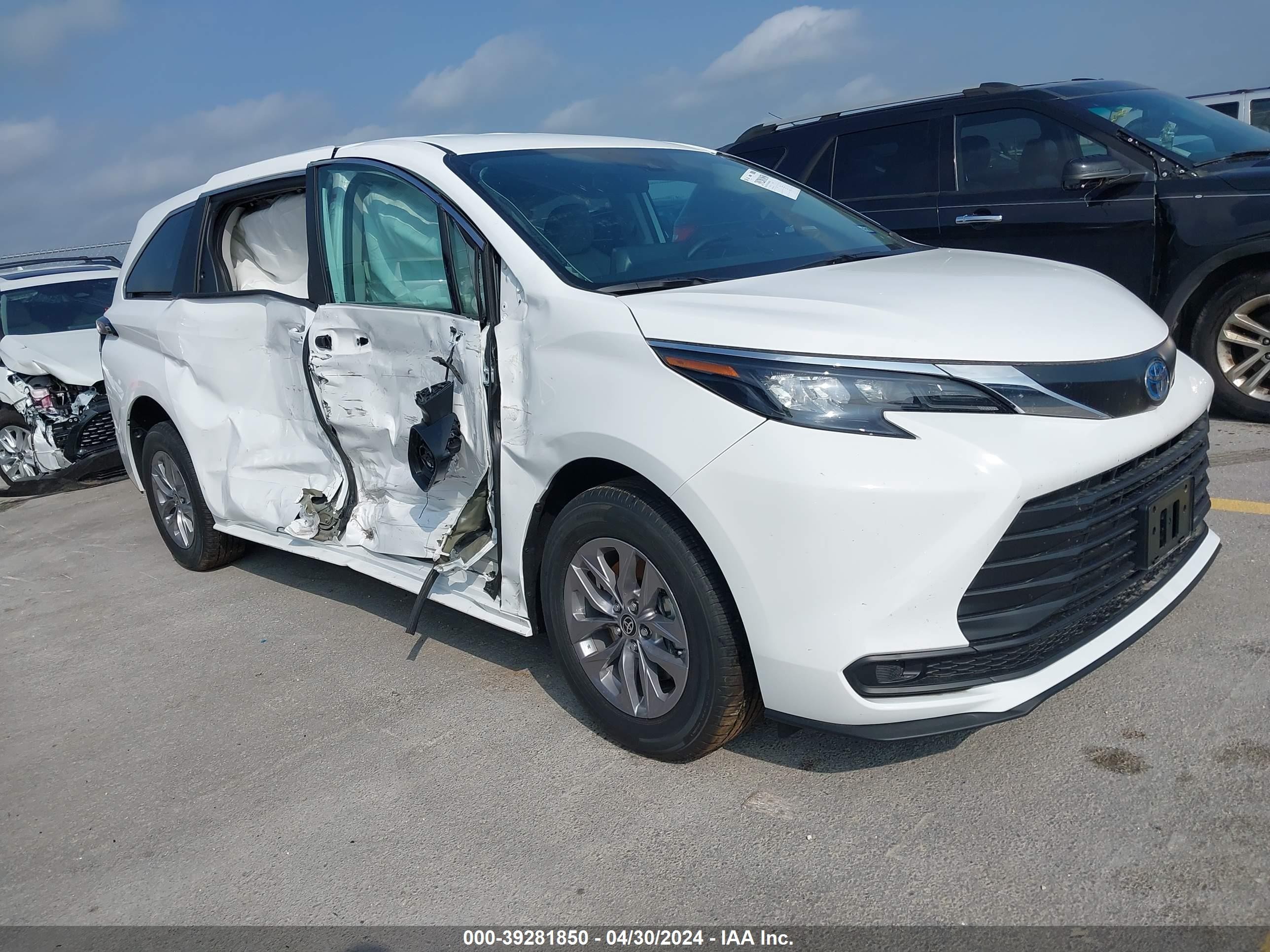 TOYOTA SIENNA 2024 5tdkrkec2rs196112