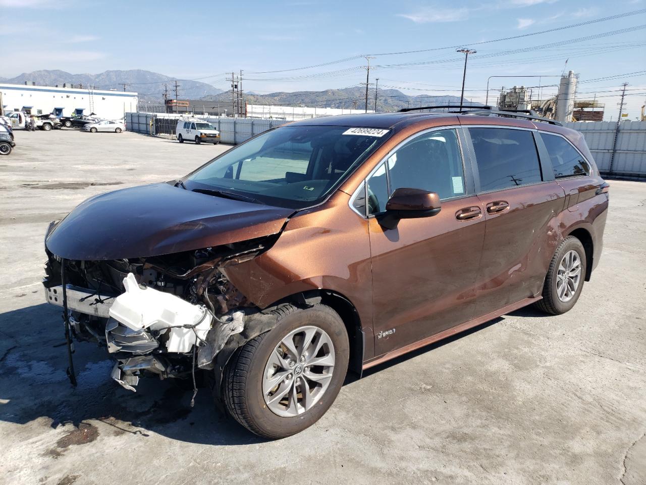 TOYOTA SIENNA LE 2021 5tdkrkec6ms059523