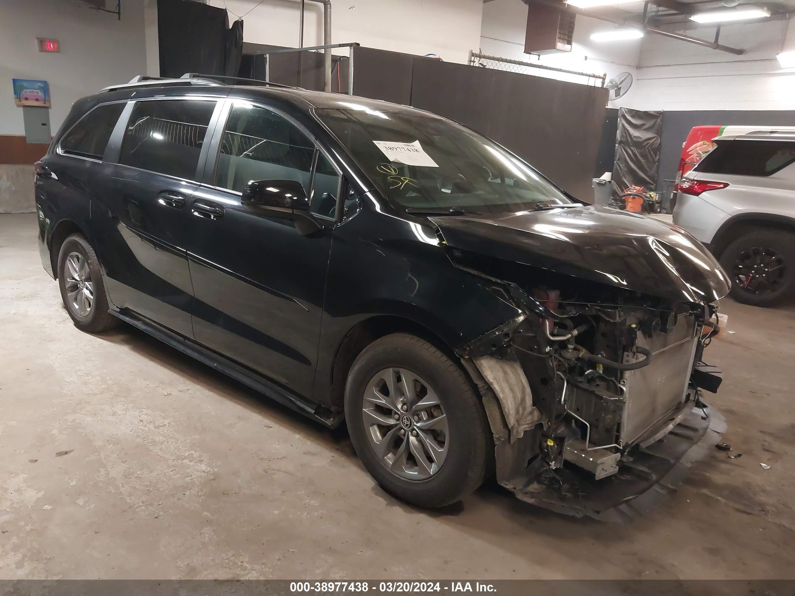 TOYOTA SIENNA 2022 5tdkrkec9ns078004