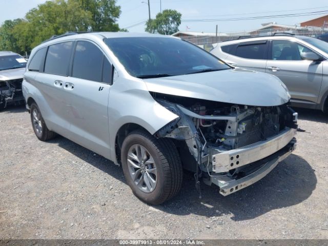 TOYOTA SIENNA LE 2022 5tdkskfcxns071159