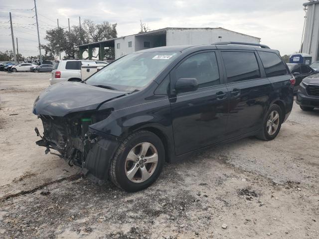 TOYOTA SIENNA LE 2018 5tdkz3dc1js927236