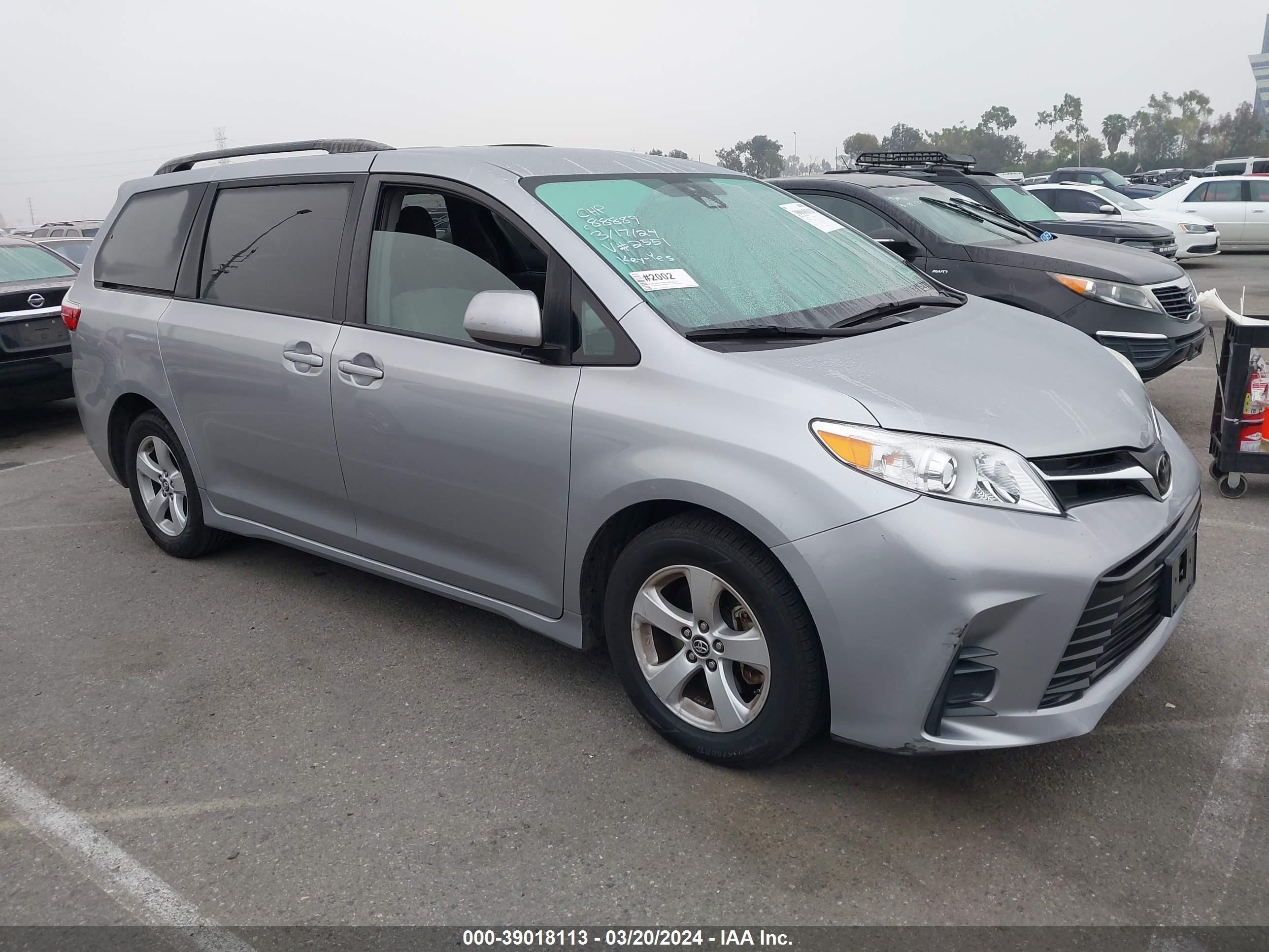 TOYOTA SIENNA 2018 5tdkz3dc1js932551