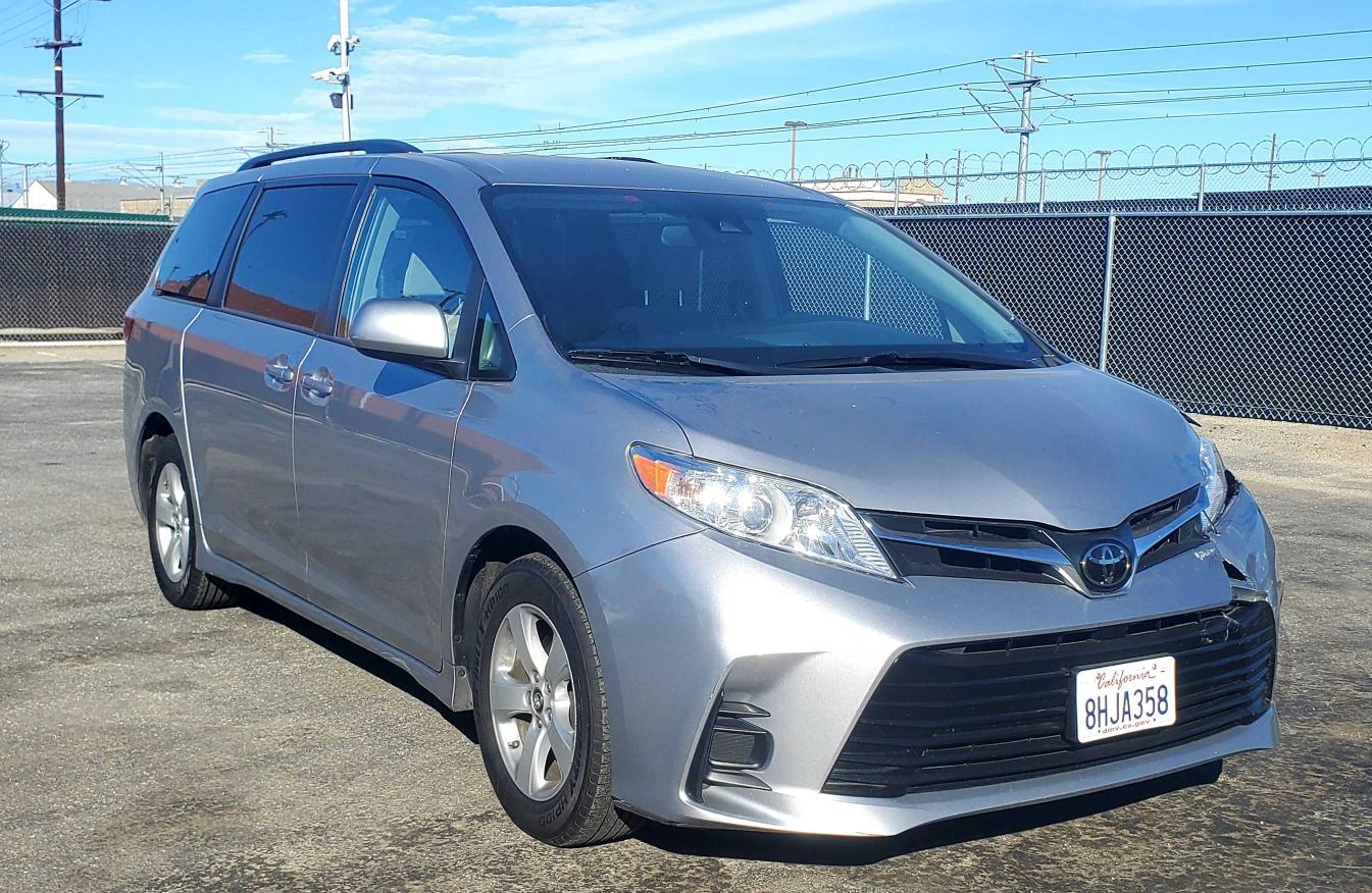 TOYOTA SIENNA LE 2018 5tdkz3dc2js917458