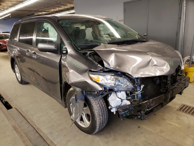 TOYOTA SIENNA LE 2018 5tdkz3dc2js953814