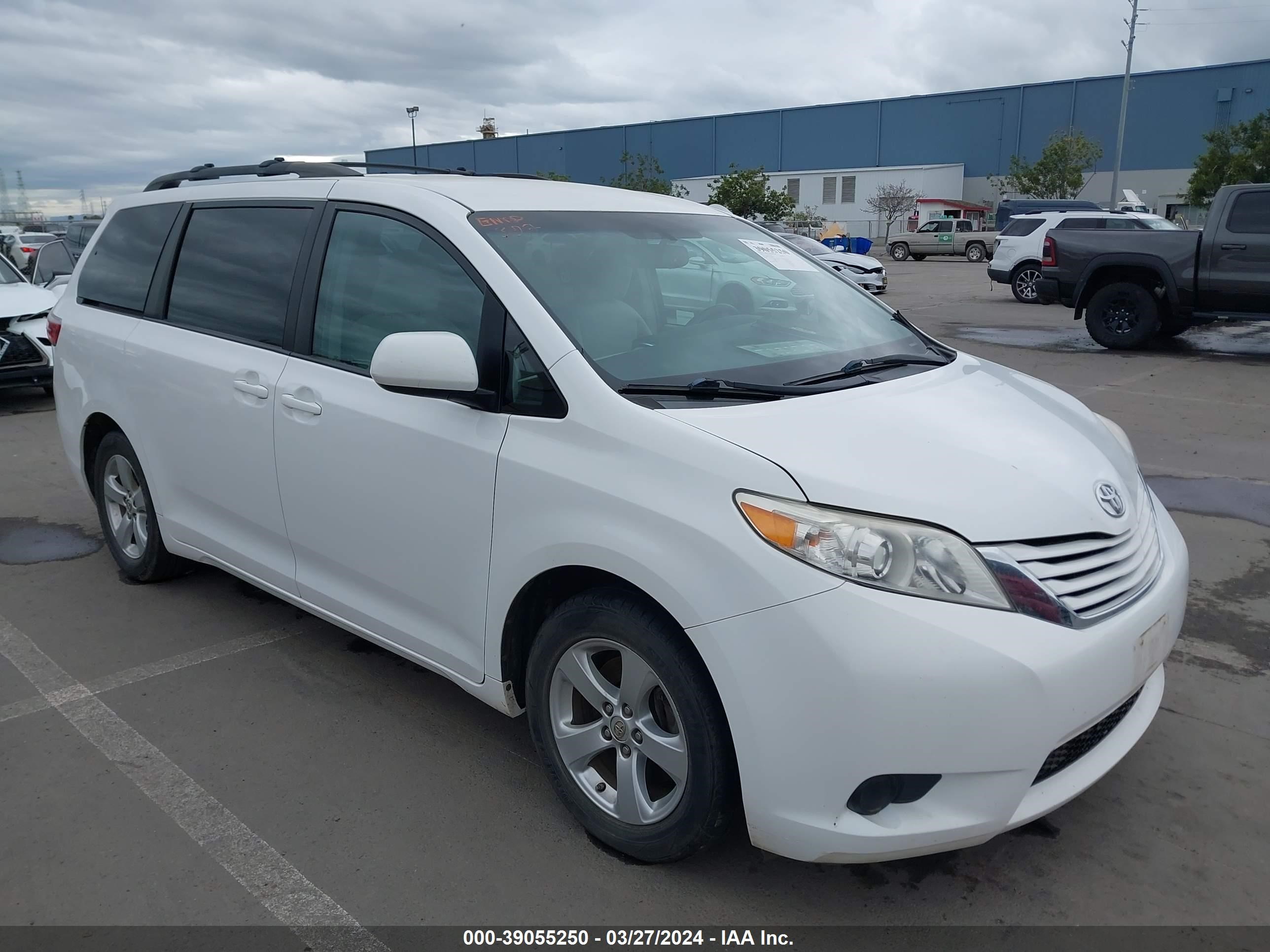 TOYOTA SIENNA 2017 5tdkz3dc3hs884738