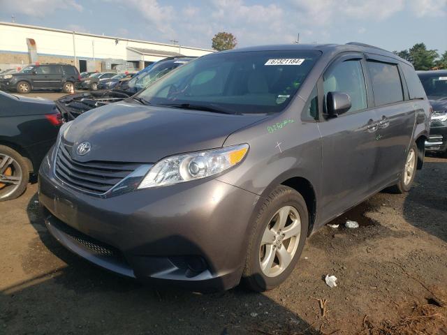 TOYOTA SIENNA LE 2017 5tdkz3dc4hs875837