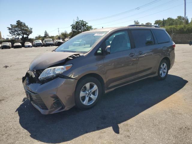 TOYOTA SIENNA LE 2018 5tdkz3dc5js943908