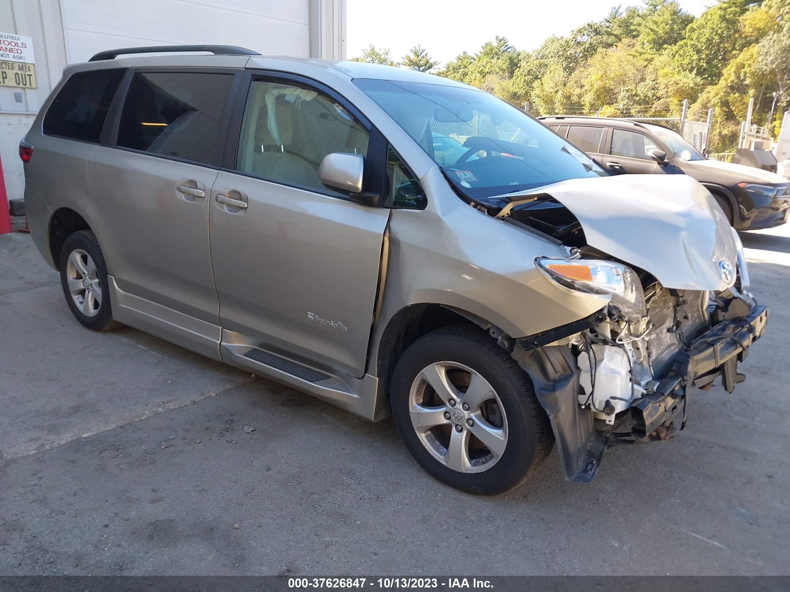 TOYOTA SIENNA 2017 5tdkz3dc6hs890310