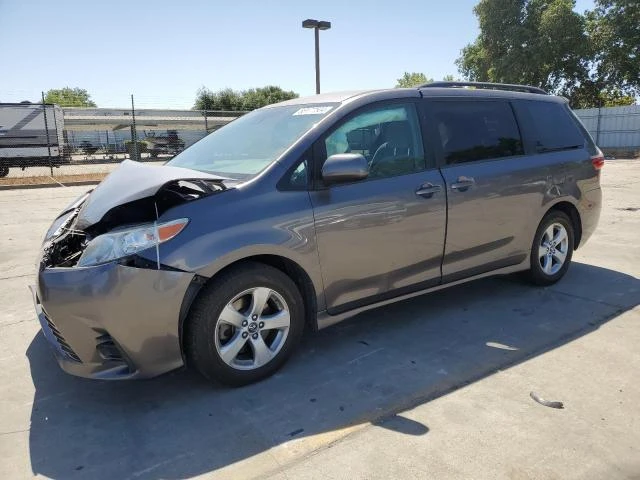 TOYOTA SIENNA LE 2018 5tdkz3dc6js917950