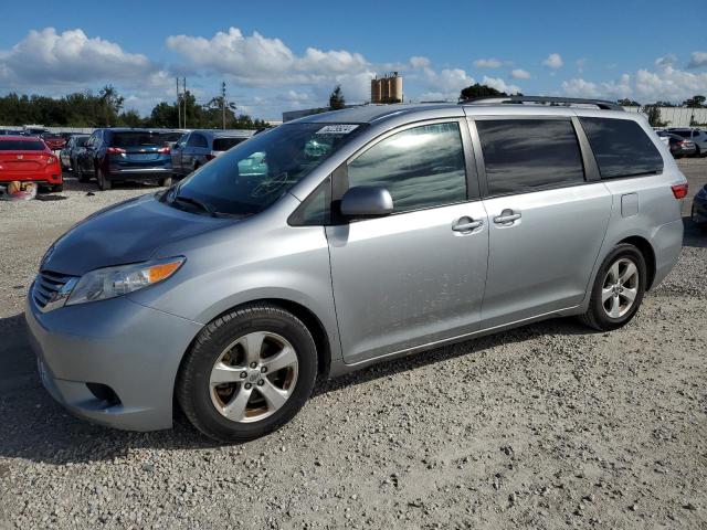 TOYOTA SIENNA LE 2017 5tdkz3dc8hs787681